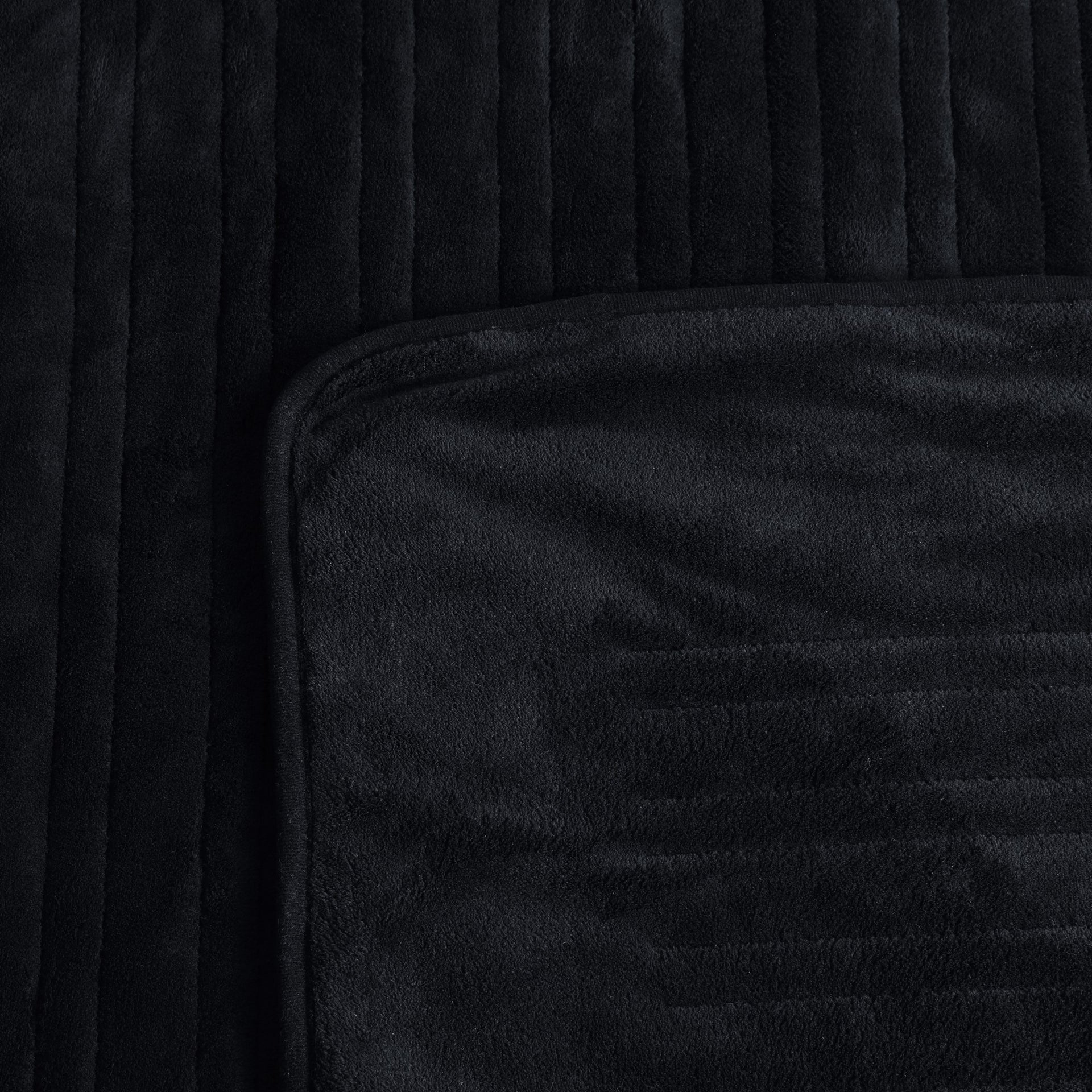 Dreamaker Ston Coral Fleece Heated Throw Black  180 X 200Cm