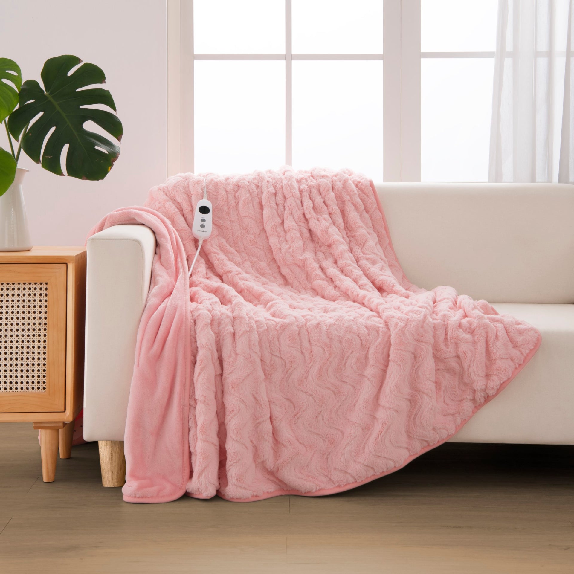 Dreamaker Felix 500Gsm Faux Fur Heated Throw Extra Large Blush Pink 180X200Cm