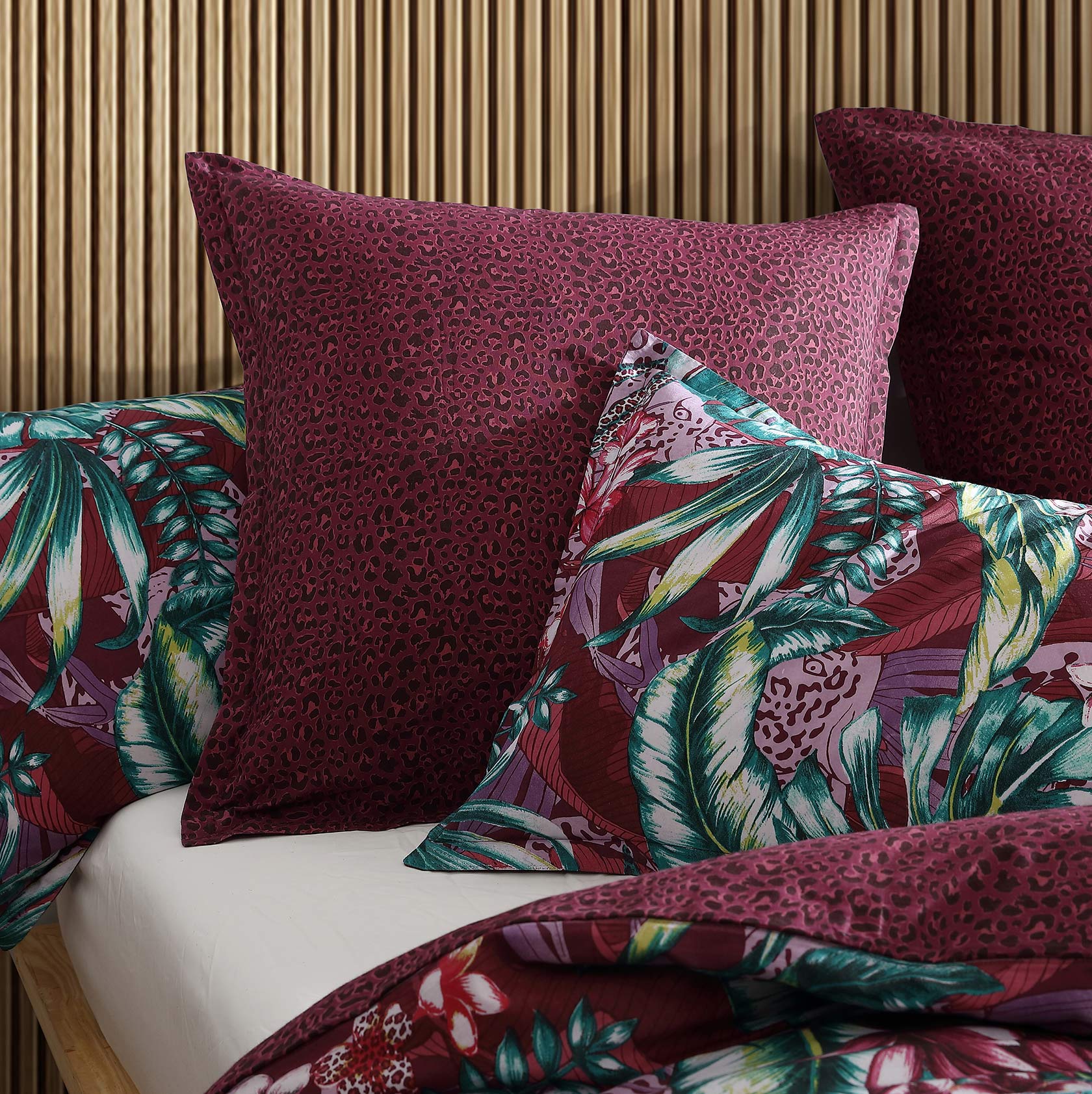 Logan & Mason ETTA PLUM QUILT COVER SET Logan & Mason