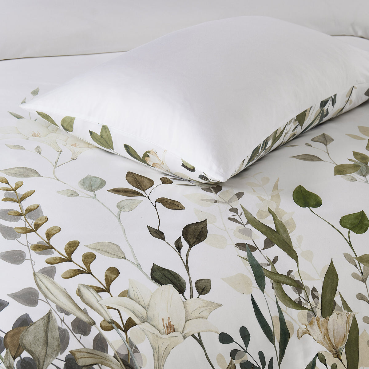 Laura Ashley Estelle Trail Green Quilt Cover Set