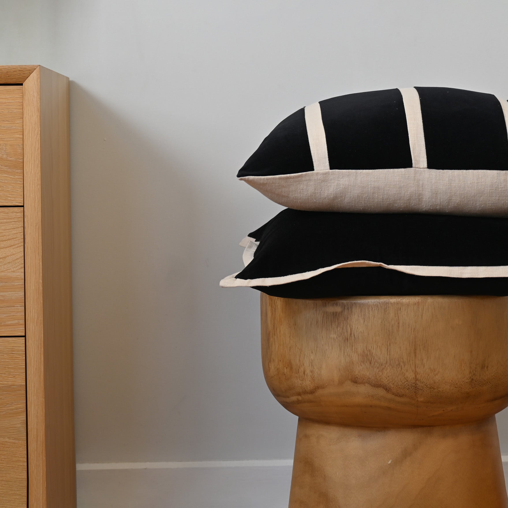 ZAAB | FERMO 50X50 SINGLE SIDE PLAIN VELVET WITH PANELLING INDOOR CUSHION ZAAB