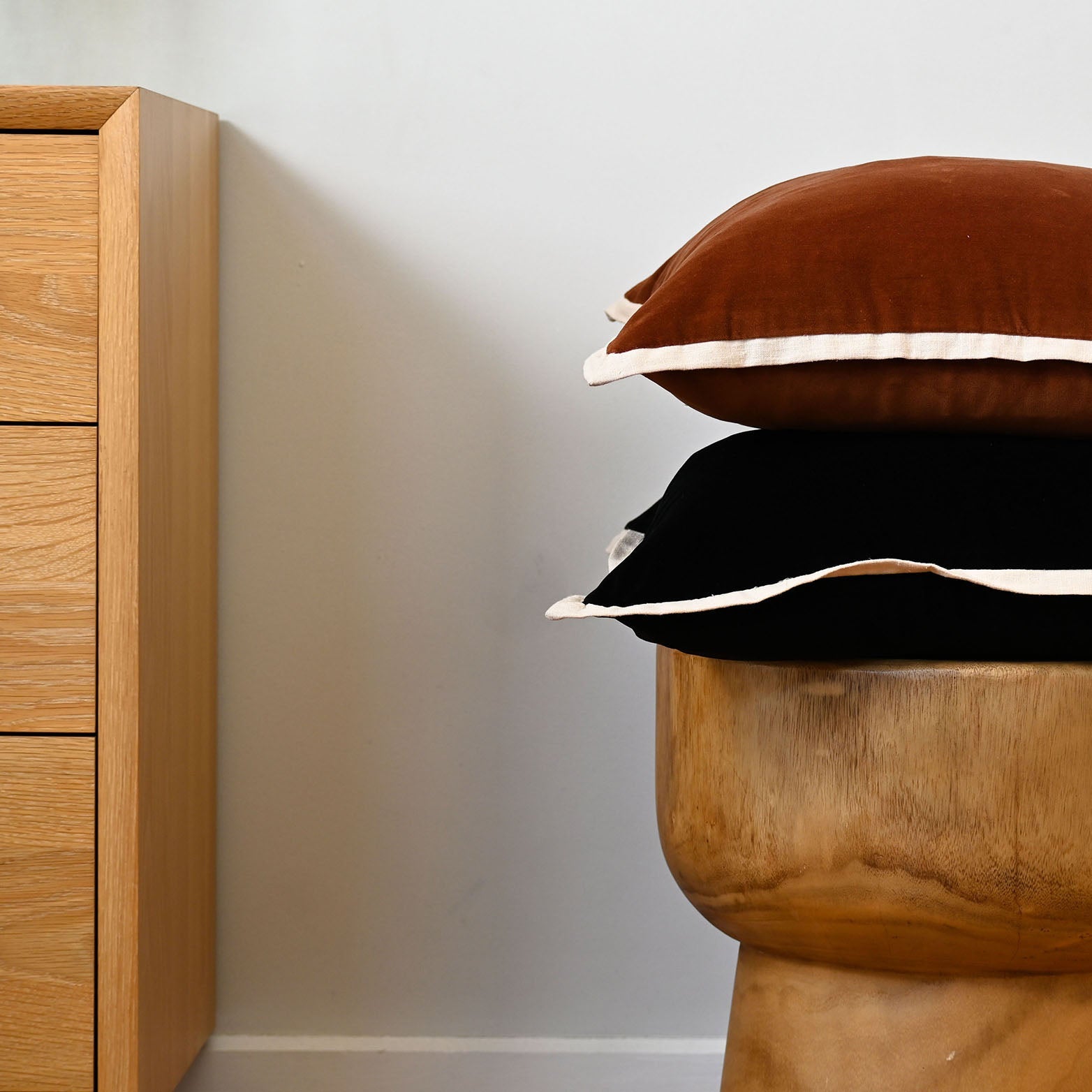 ZAAB | FORLI NOUGAT 50X50 PLAIN COTTON VELVET AND LINEN TRIM INDOOR CUSHION ZAAB