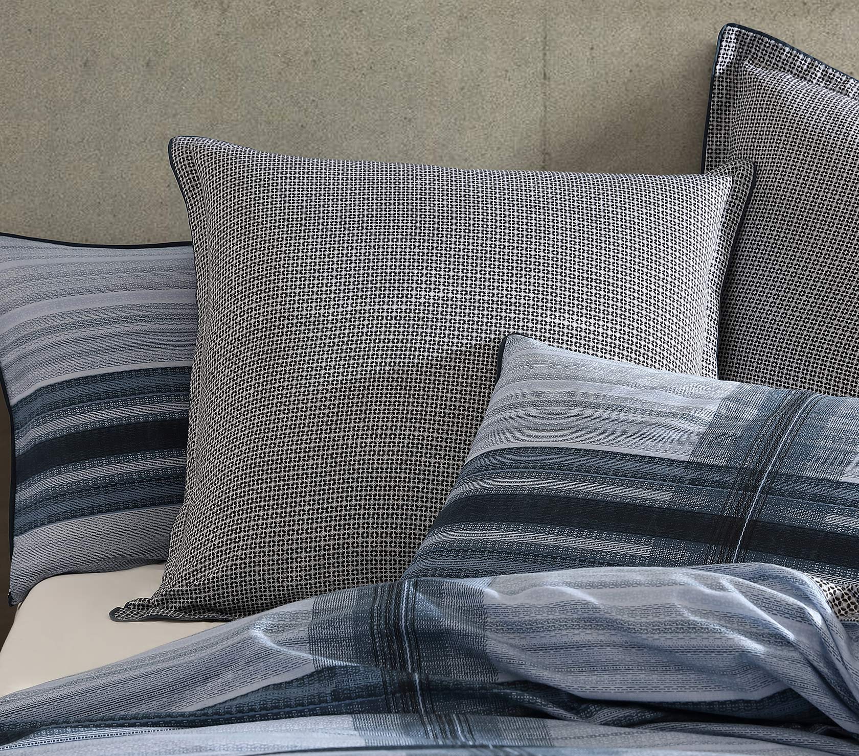 Logan & Mason GEORGIO NAVY QUILT COVER SET Logan & Mason