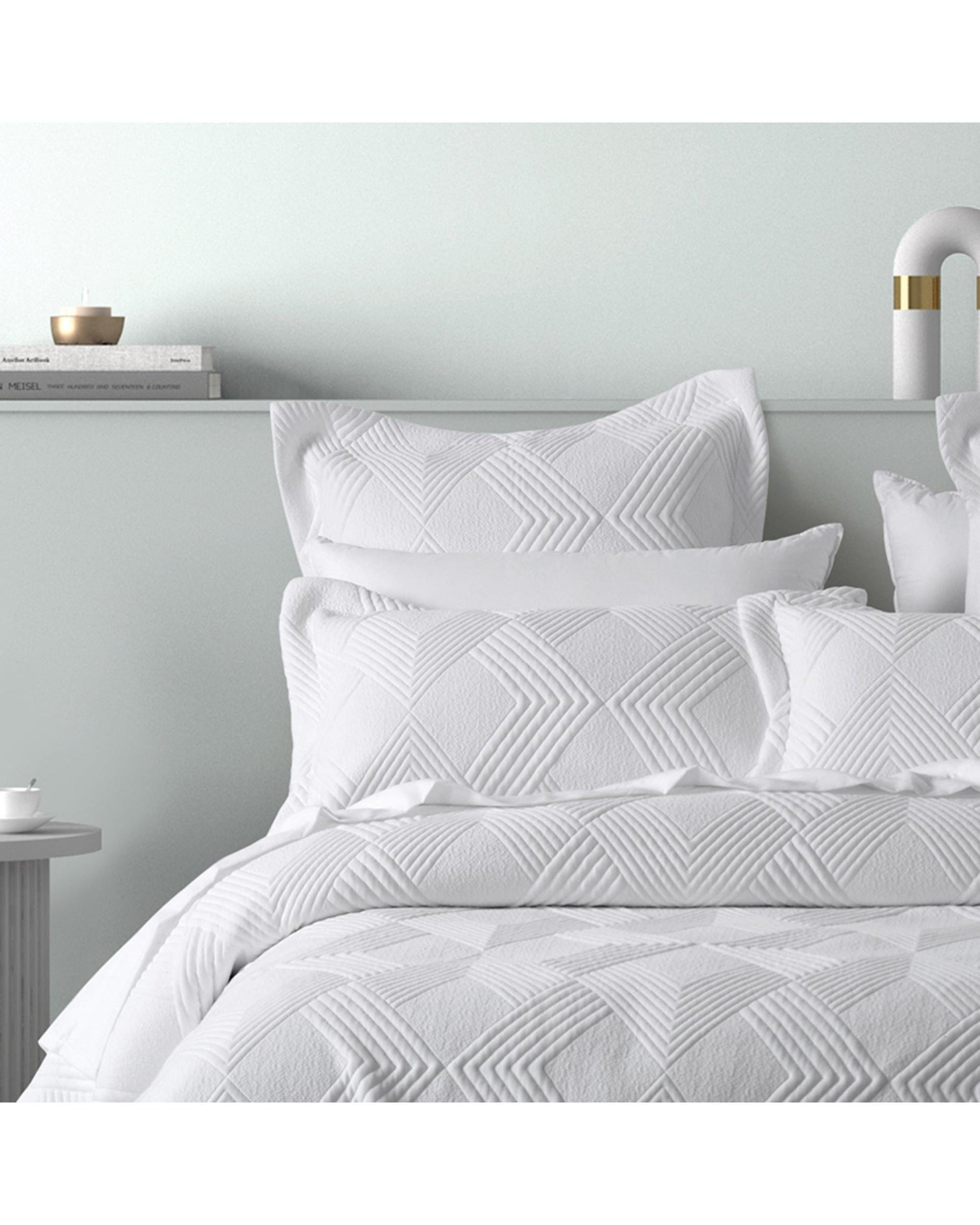 Bianca Bedding Coverlet Bianca Bedding Cassiano White Polyester Jacquard Coverlet Set