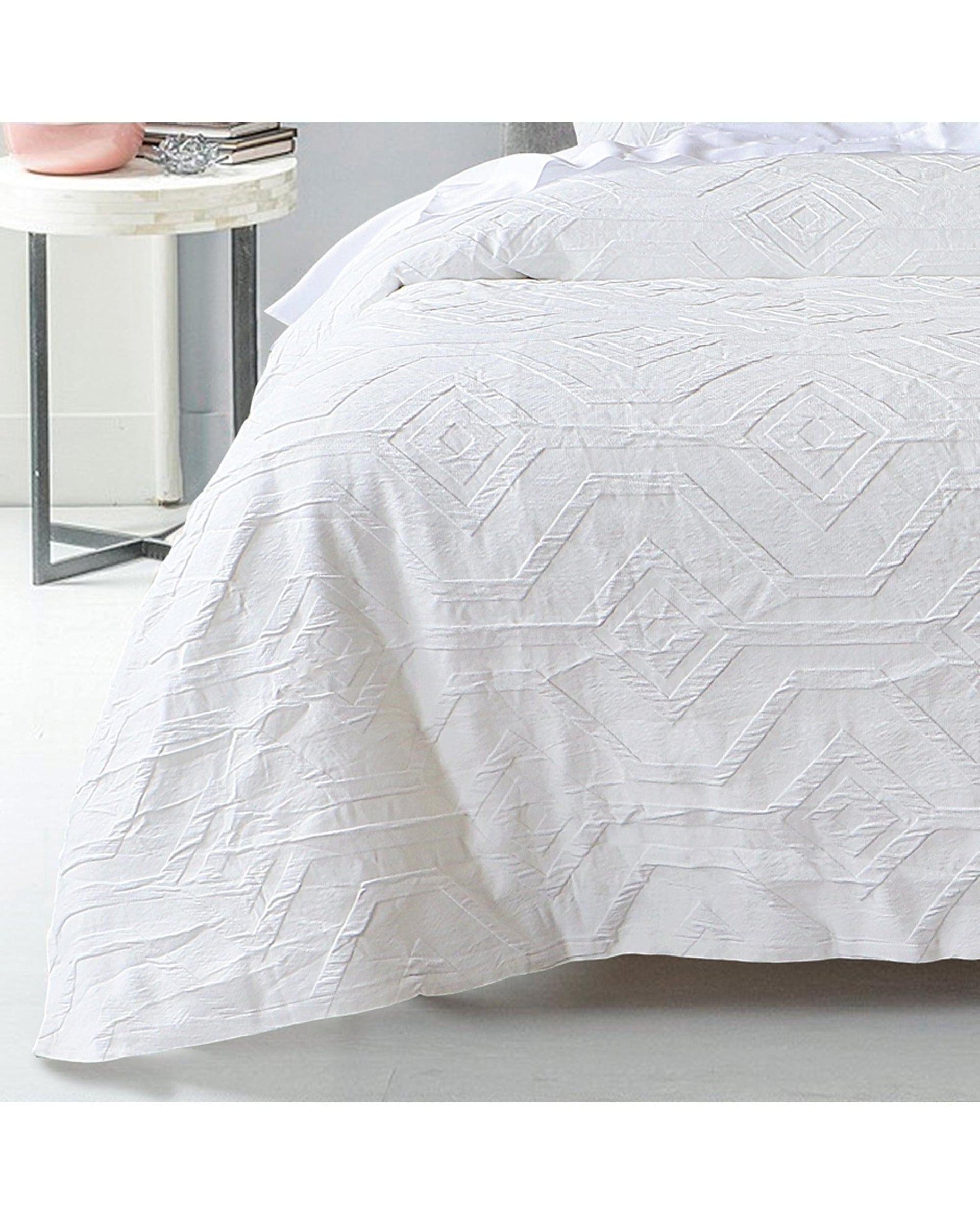 Bianca Bedding Quilt Cover Bianca Bedding Kora White Polyester Jacquard Quilt Cover Set
