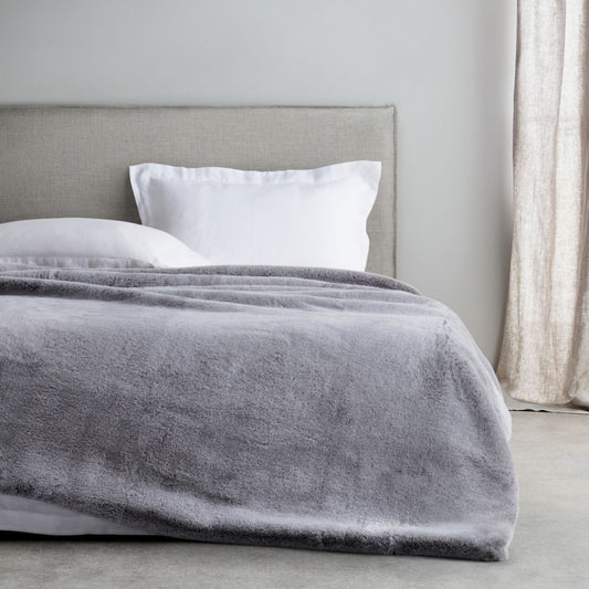 Sheridan Carlson Luxuriously Soft Plush Blanket - Smoke