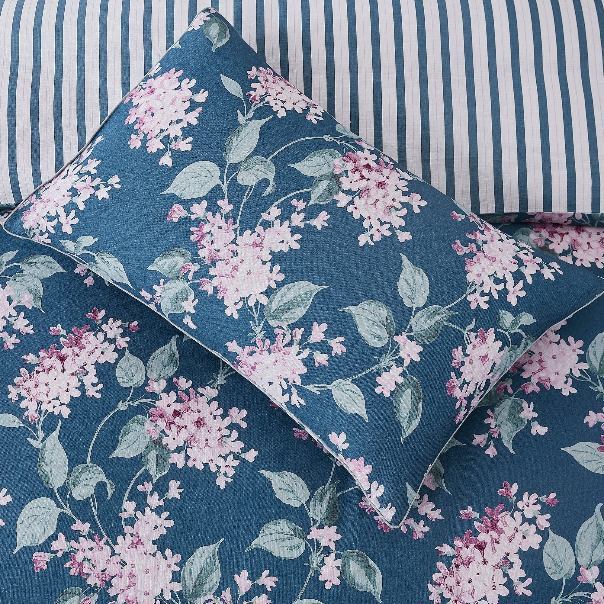 Laura Ashley Quilt Cover LAURA ASHLEY TRAILING VINT QUILT COVER SET
