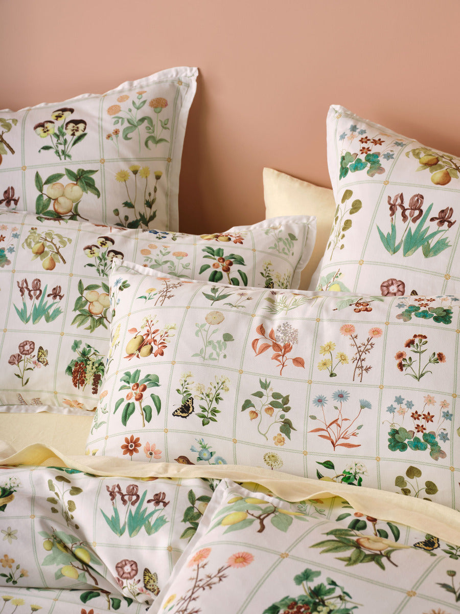 LINEN HOUSE GARDEN BED VANILLA QUILT COVER SET Linen House