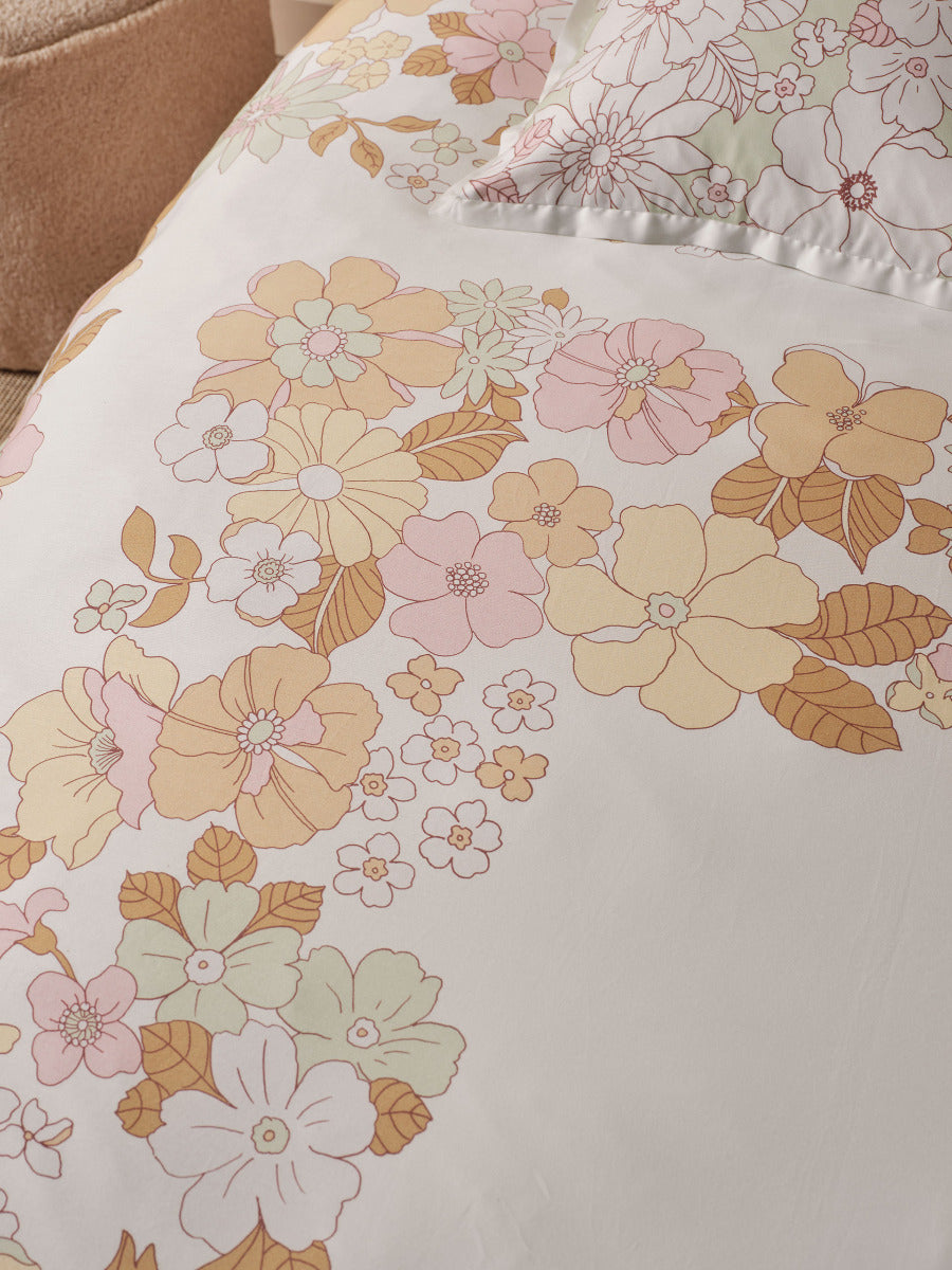 LINEN HOUSE POPPY MULTI QUILT COVER SET Linen House