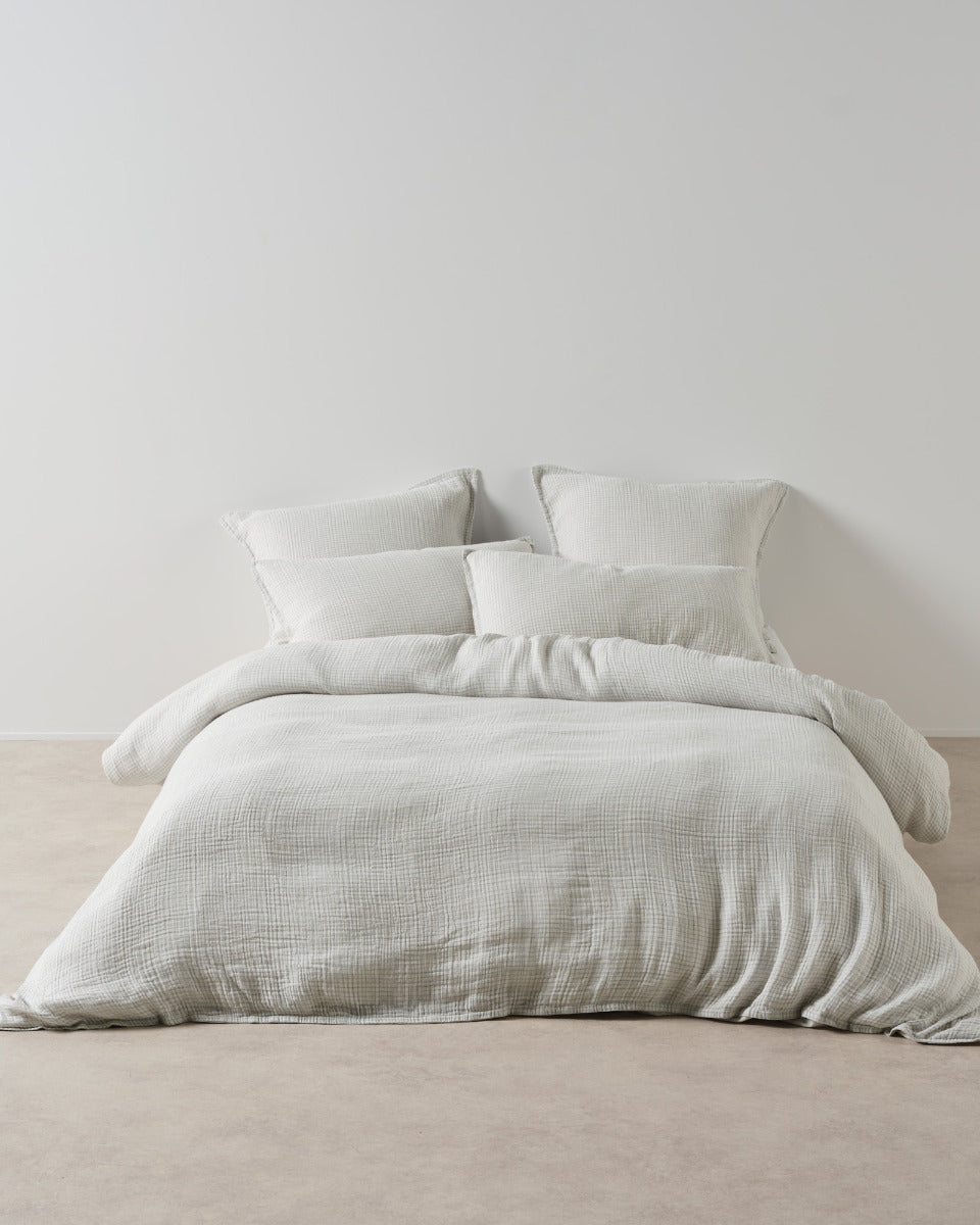 LINEN HOUSE ROHAN | HYDRANGEA QUILT COVER Linen House