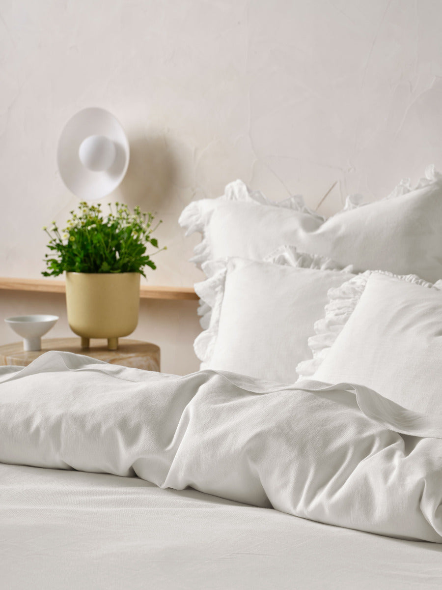 LINEN HOUSE VINTAGE RUFFLE WHITE QUILT COVER SET Linen House