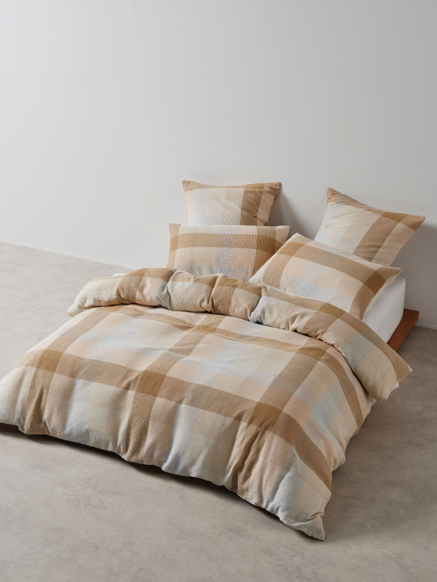 LINEN HOUSE WELLINGTON | HONEY QUILT COVER Linen House