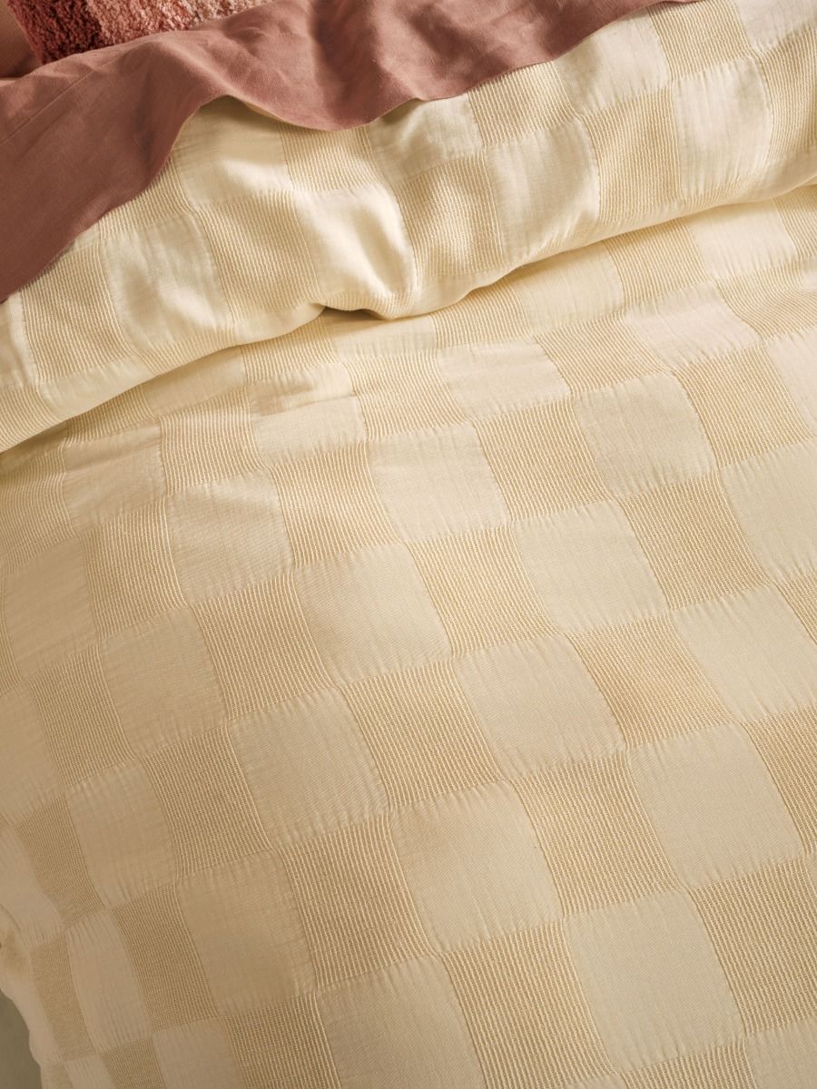 LINEN HOUSE CAPRI PALE PEACH QUILT COVER SET Linen House