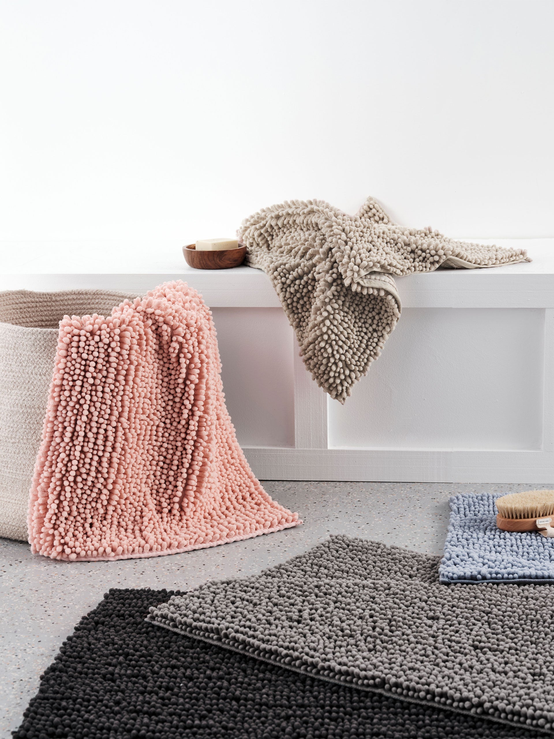 Linen House Reed Toggle Evergreen Contour Bath Mat