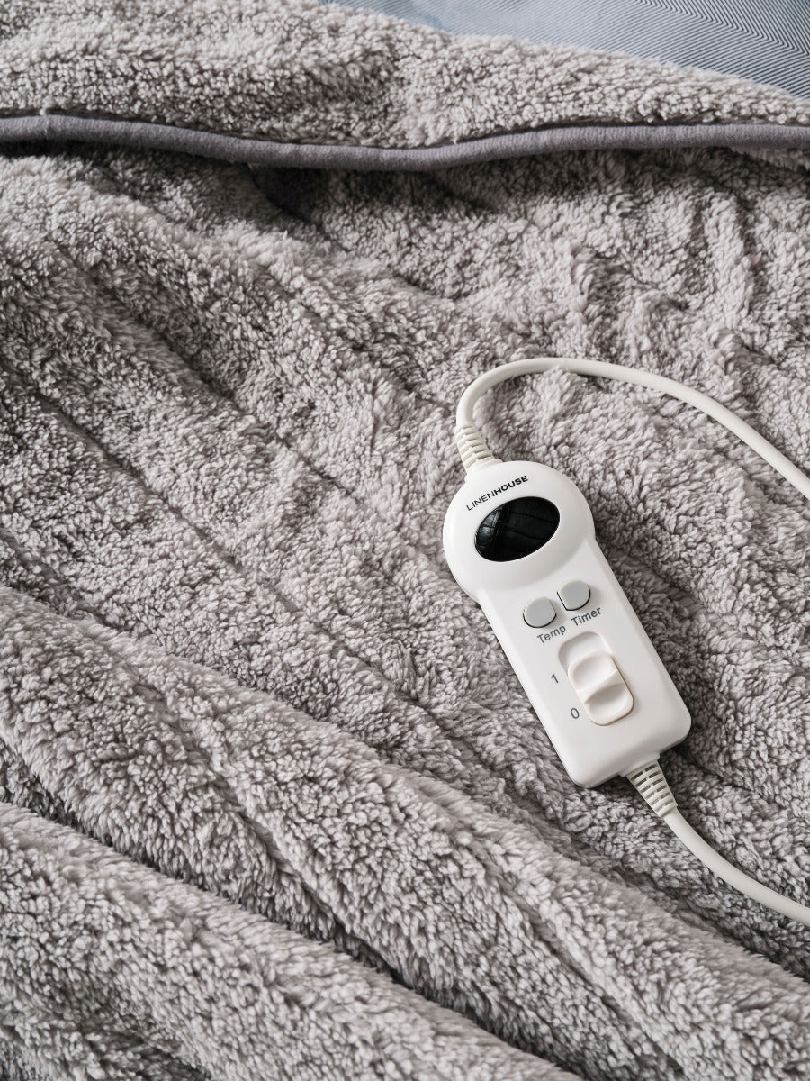LINEN HOUSE PLUSH SHERPA HEATED THROW