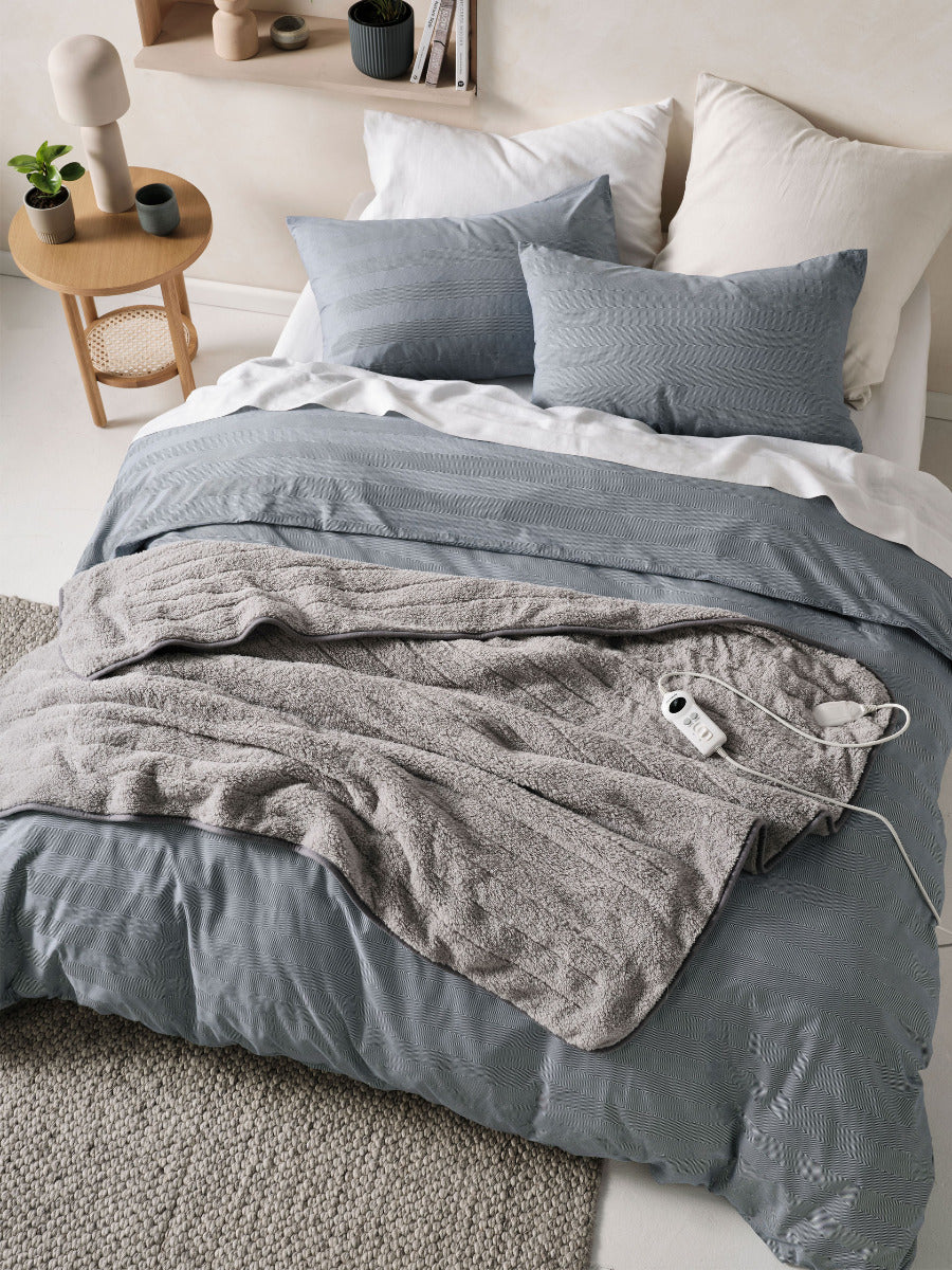 LINEN HOUSE PLUSH SHERPA HEATED THROW
