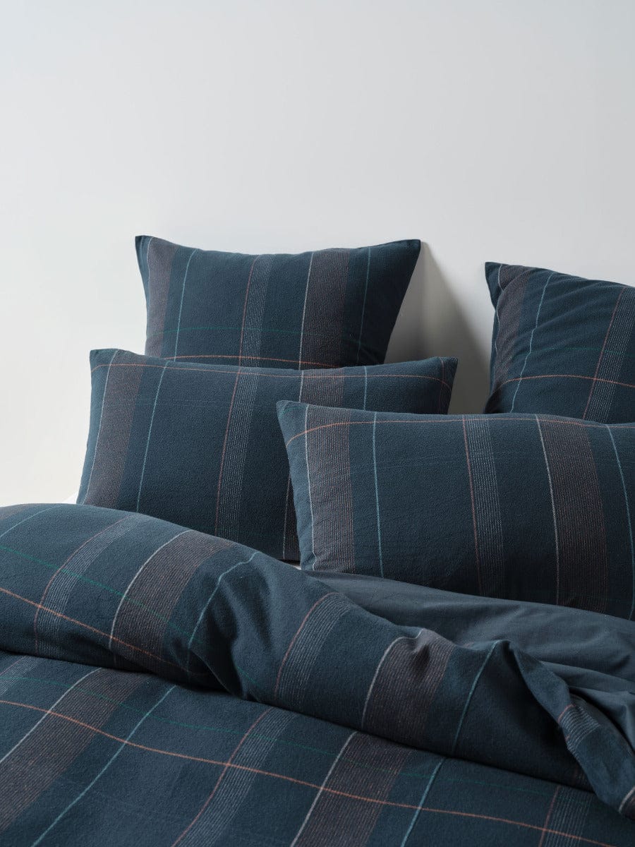 Linen House Quilt Cover LINEN HOUSE DOUGLAS | NAVY QUILT COVER SET