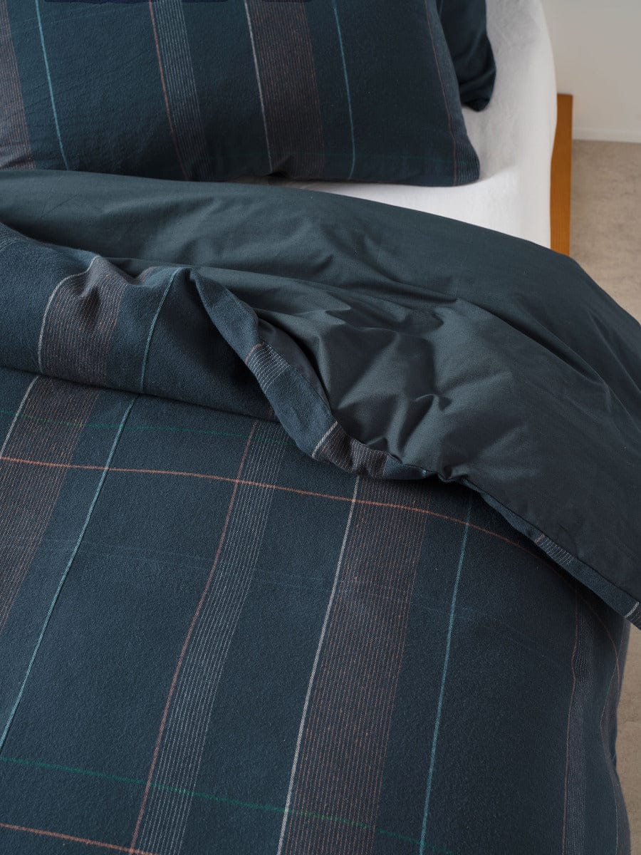 Linen House Quilt Cover LINEN HOUSE DOUGLAS | NAVY QUILT COVER SET