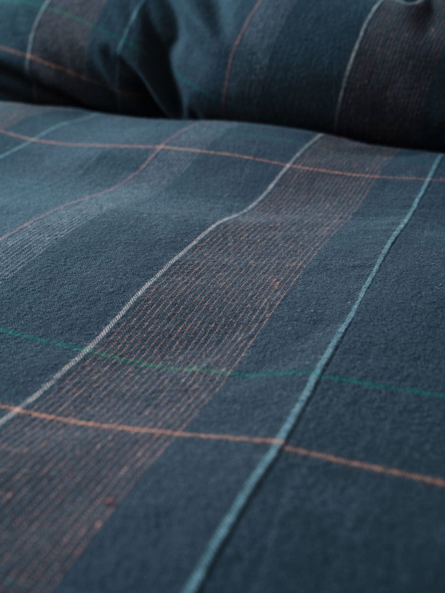 Linen House Quilt Cover LINEN HOUSE DOUGLAS | NAVY QUILT COVER SET