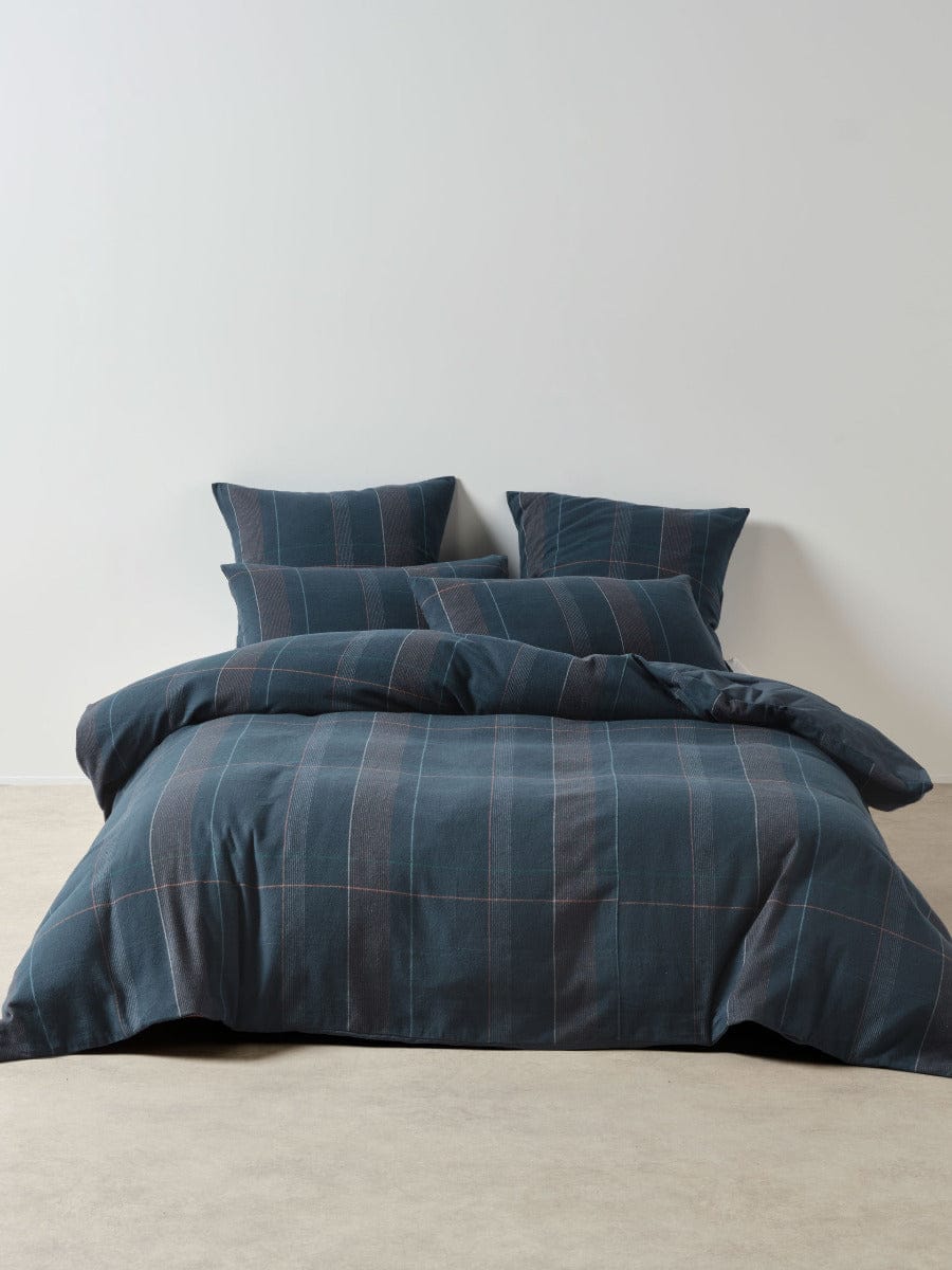 Linen House Quilt Cover LINEN HOUSE DOUGLAS | NAVY QUILT COVER SET