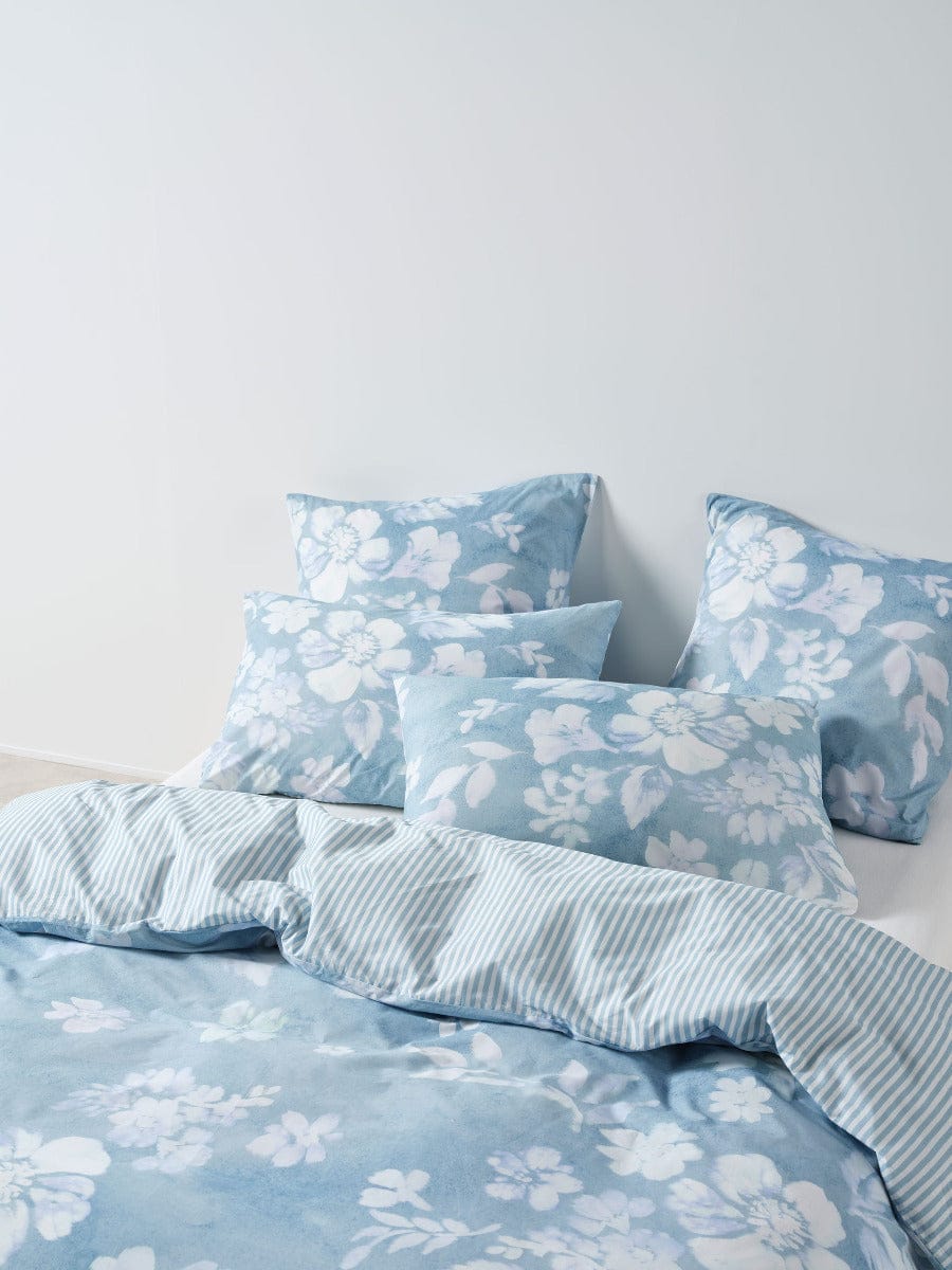 Linen House Quilt Cover LINEN HOUSE KAYLA | HYDRANGEA QUILT COVER