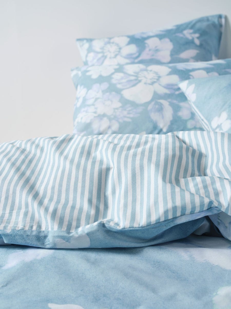 Linen House Quilt Cover LINEN HOUSE KAYLA | HYDRANGEA QUILT COVER