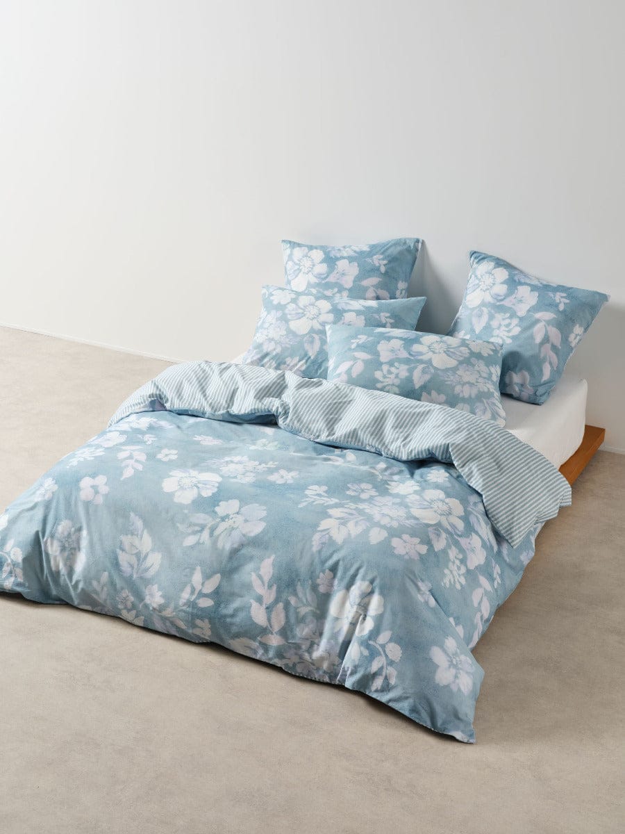 Linen House Quilt Cover LINEN HOUSE KAYLA | HYDRANGEA QUILT COVER