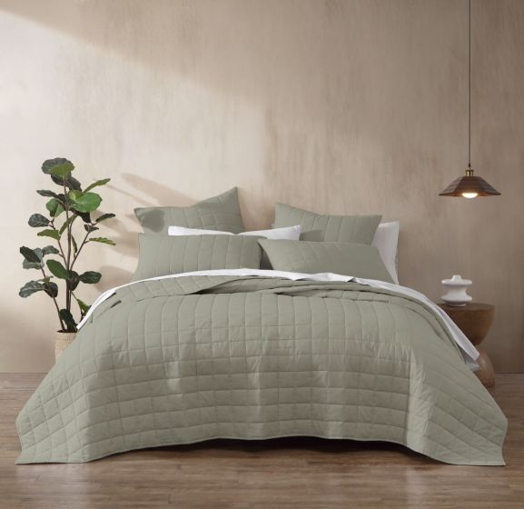 Logan & Mason RHODES MOSS COVERLET Logan & Mason