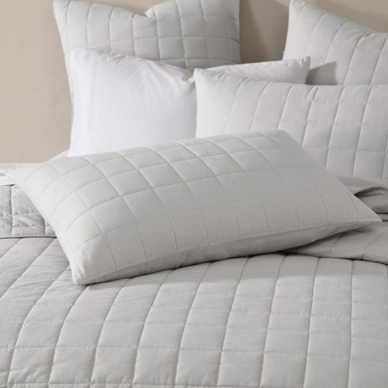 Logan & Mason RHODES SILVER COVERLET Logan & Mason