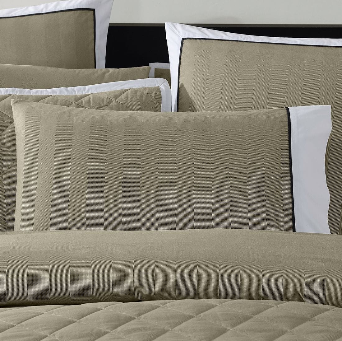Logan & Mason Quilt Cover Logan & Mason ESSEX OLIVE QUILT COVER SET