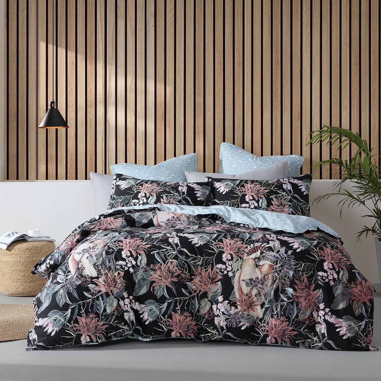 Logan & Mason Quilt Cover Logan & Mason MAJOR BLACK QUILT COVER SET