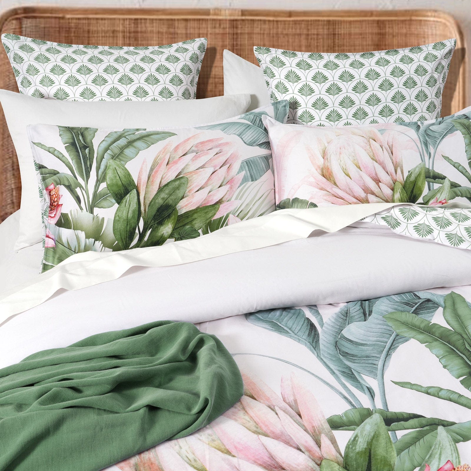 Renee Taylor Quilt Cover 300 TC Cotton Reversible Quilt Cover Sets - Gardenia