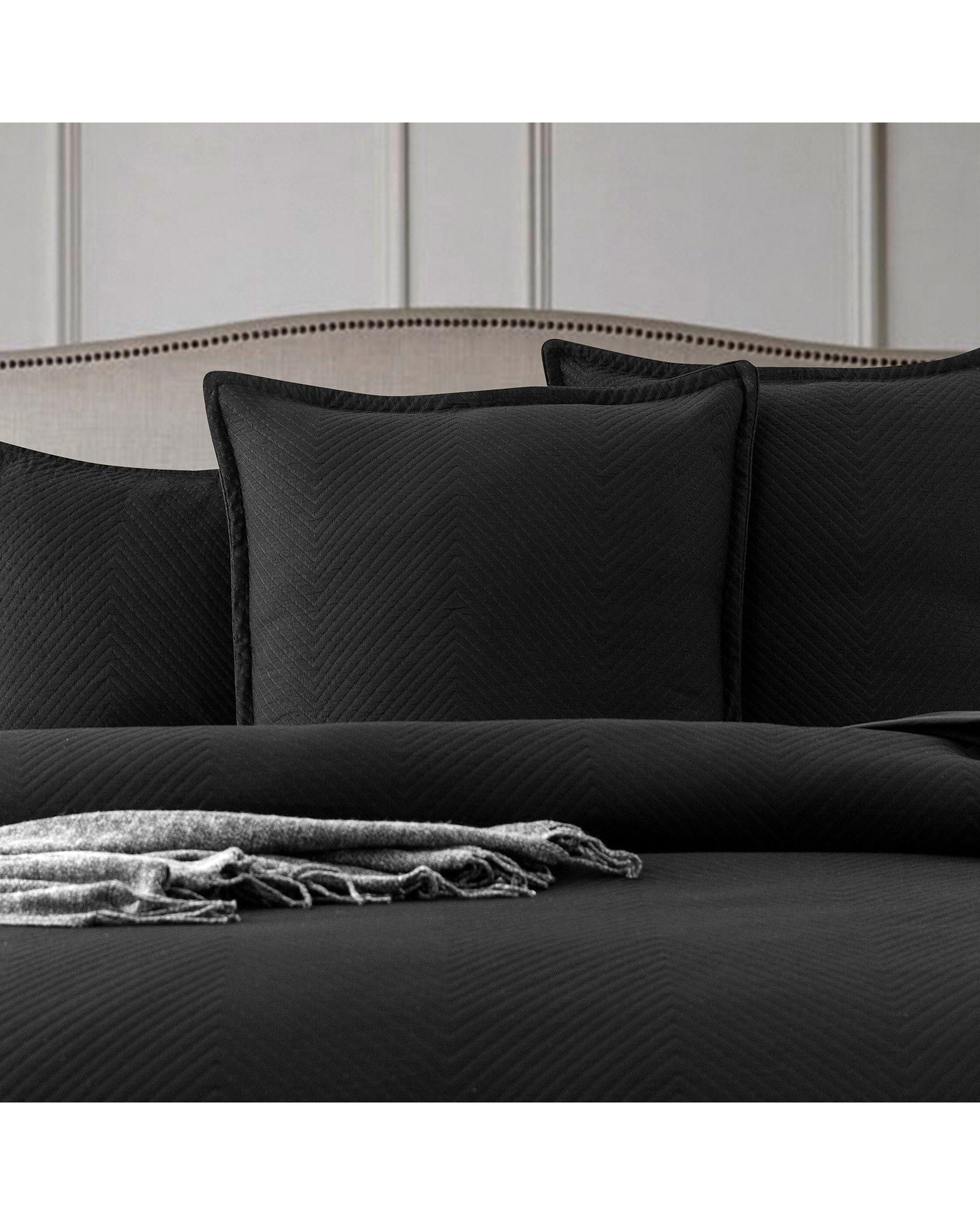 Renee Taylor Quilt Cover Chevron Jacquard Quilt Cover Set Black