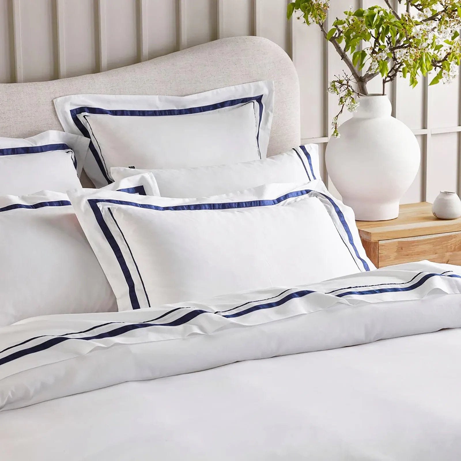 Renee Taylor Quilt Cover Cloud 1000 TC Egyptian Cotton Quilt Cover Sets - White Navy