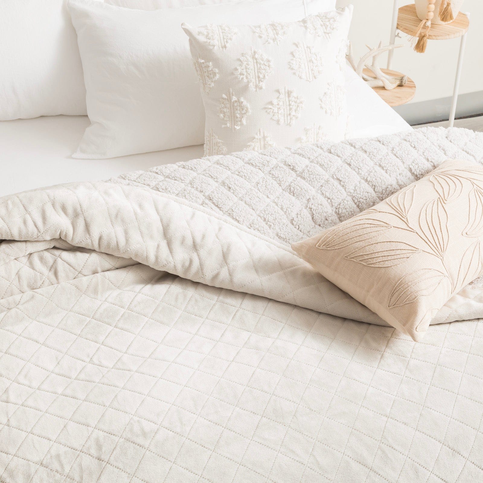 Renee Taylor Blanket Heston 480 GSM Ultra Soft Velvet Sherpa Blanket - SILVER LINE