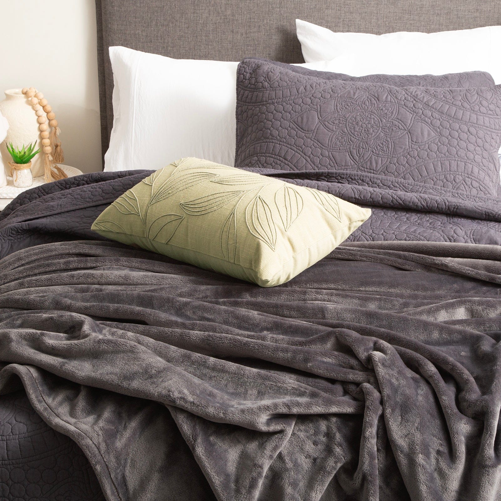 Renee Taylor Blanket Plush 380 GSM Ultra Soft Velvet Blanket - GRAPHITE