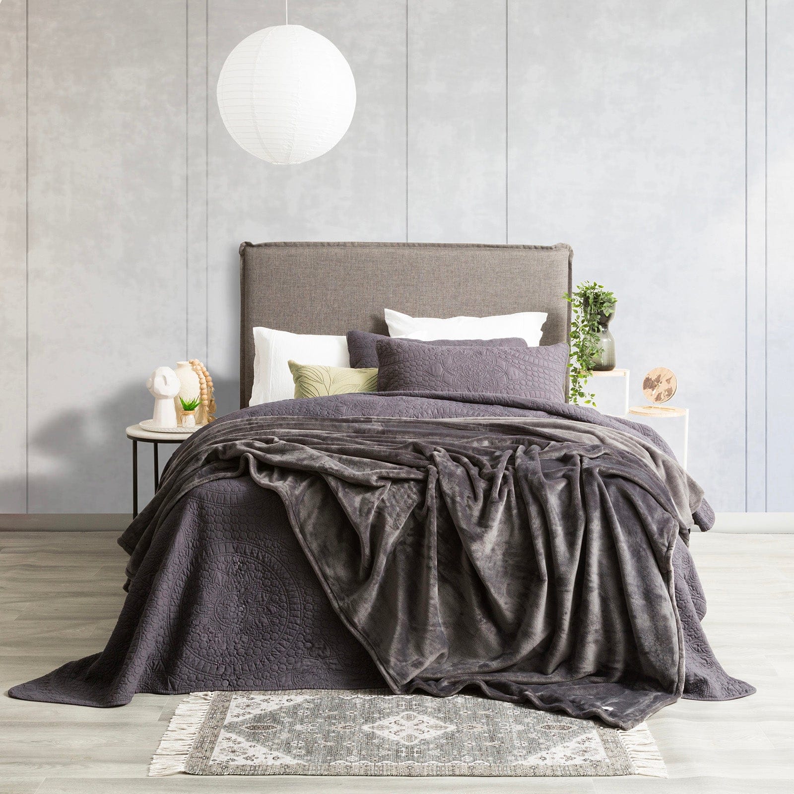 Renee Taylor Blanket Plush 380 GSM Ultra Soft Velvet Blanket - GRAPHITE