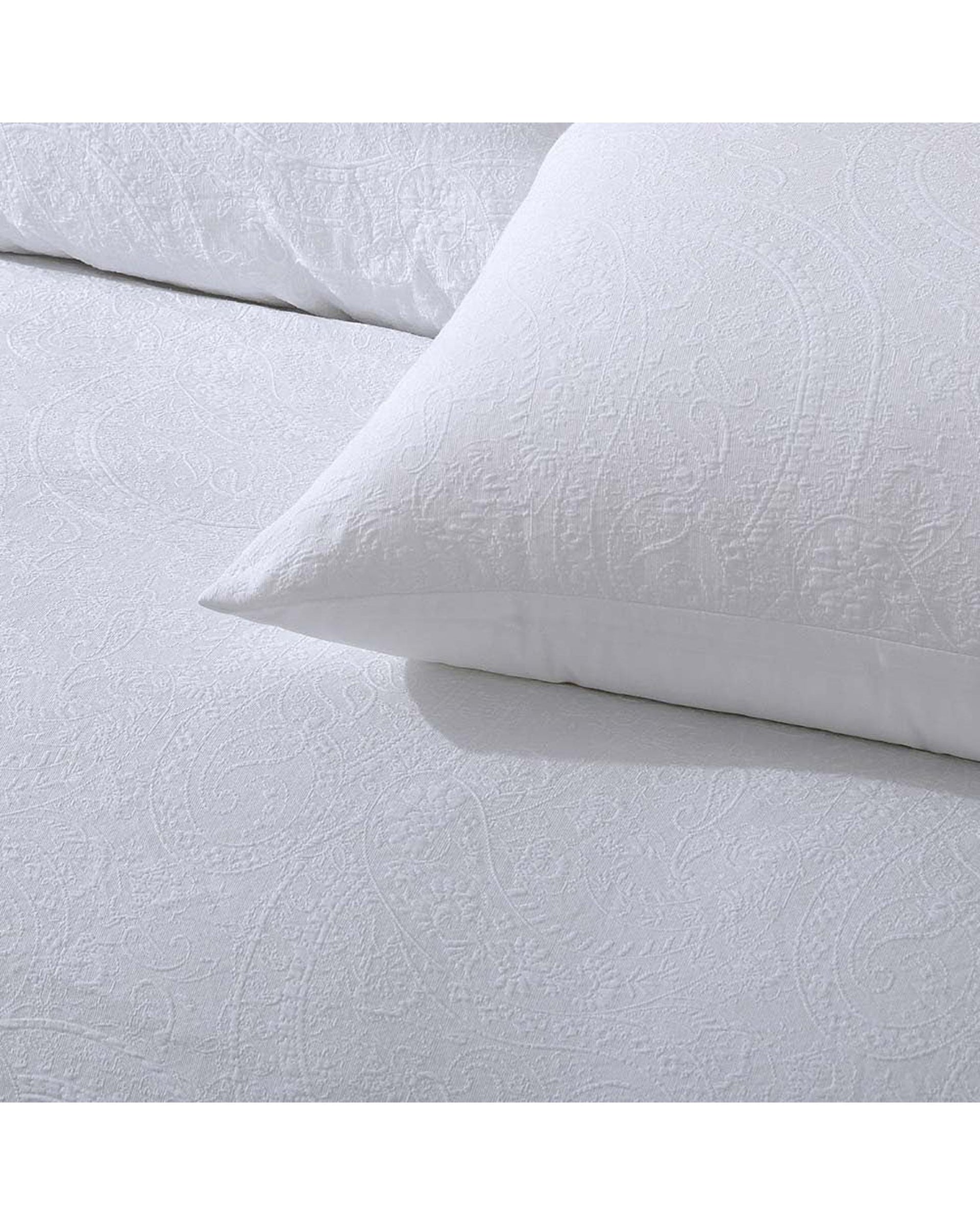 Accessorize Elma White Jacquard Quilt Cover Set - Queen Bed Vintage Design