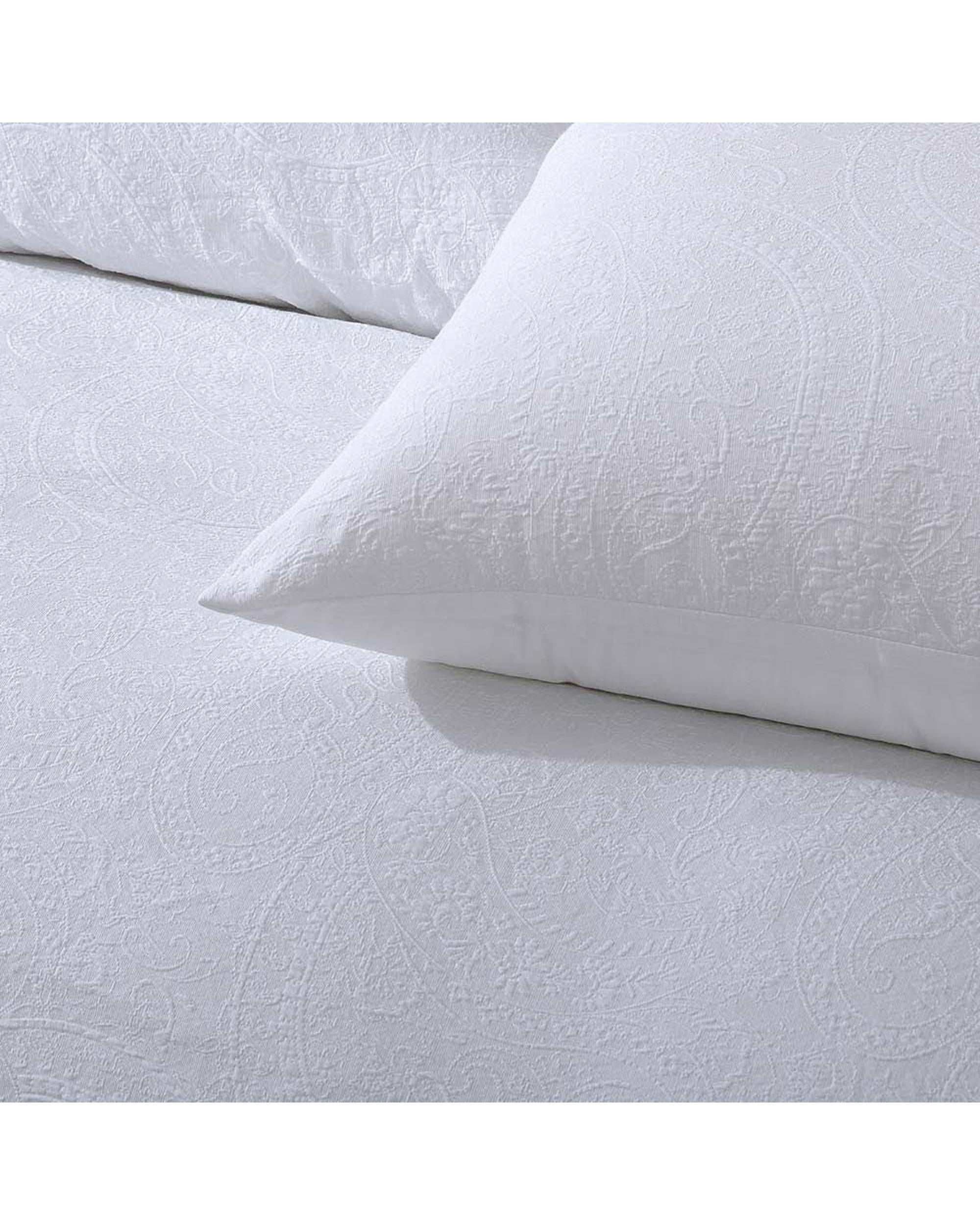 Accessorize Elma White Jacquard Quilt Cover Set - Queen Bed Vintage Design