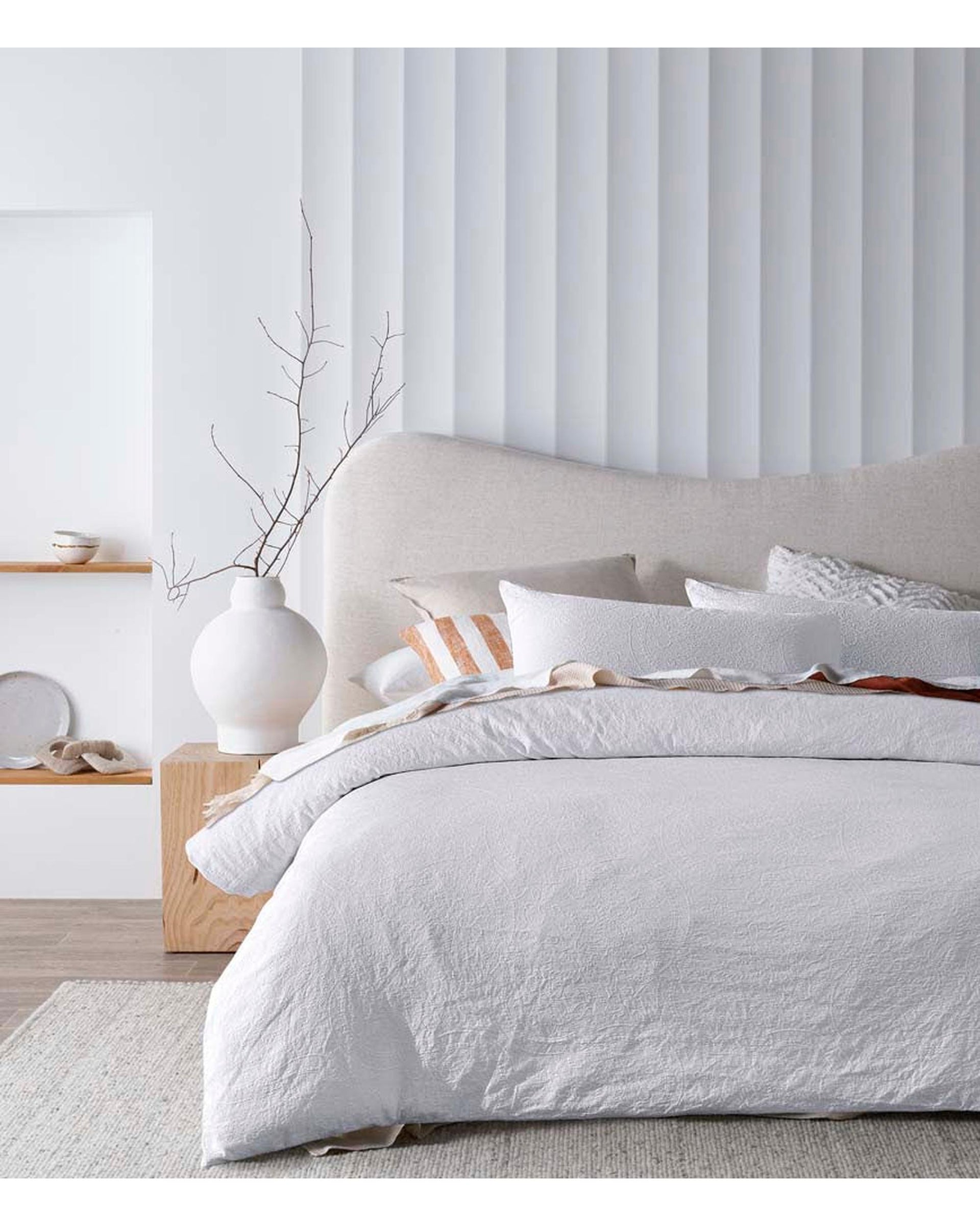 Accessorize Elma White Jacquard Quilt Cover Set - Queen Bed Vintage Design