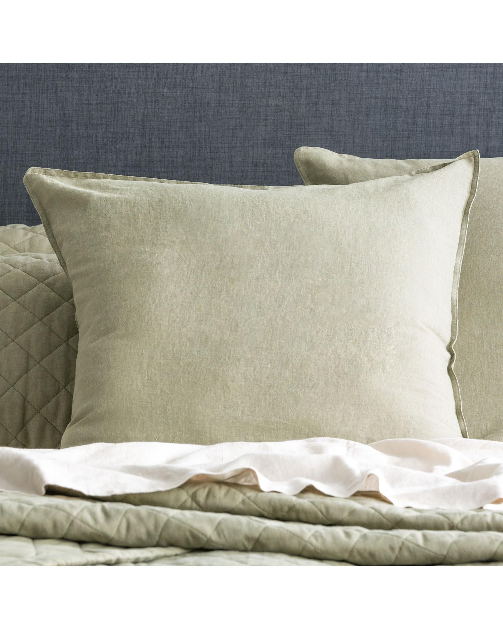 Renee Taylor Cavallo Stone washed French Linen Quilted Bed Coverlet Set - Jade Renee Taylor