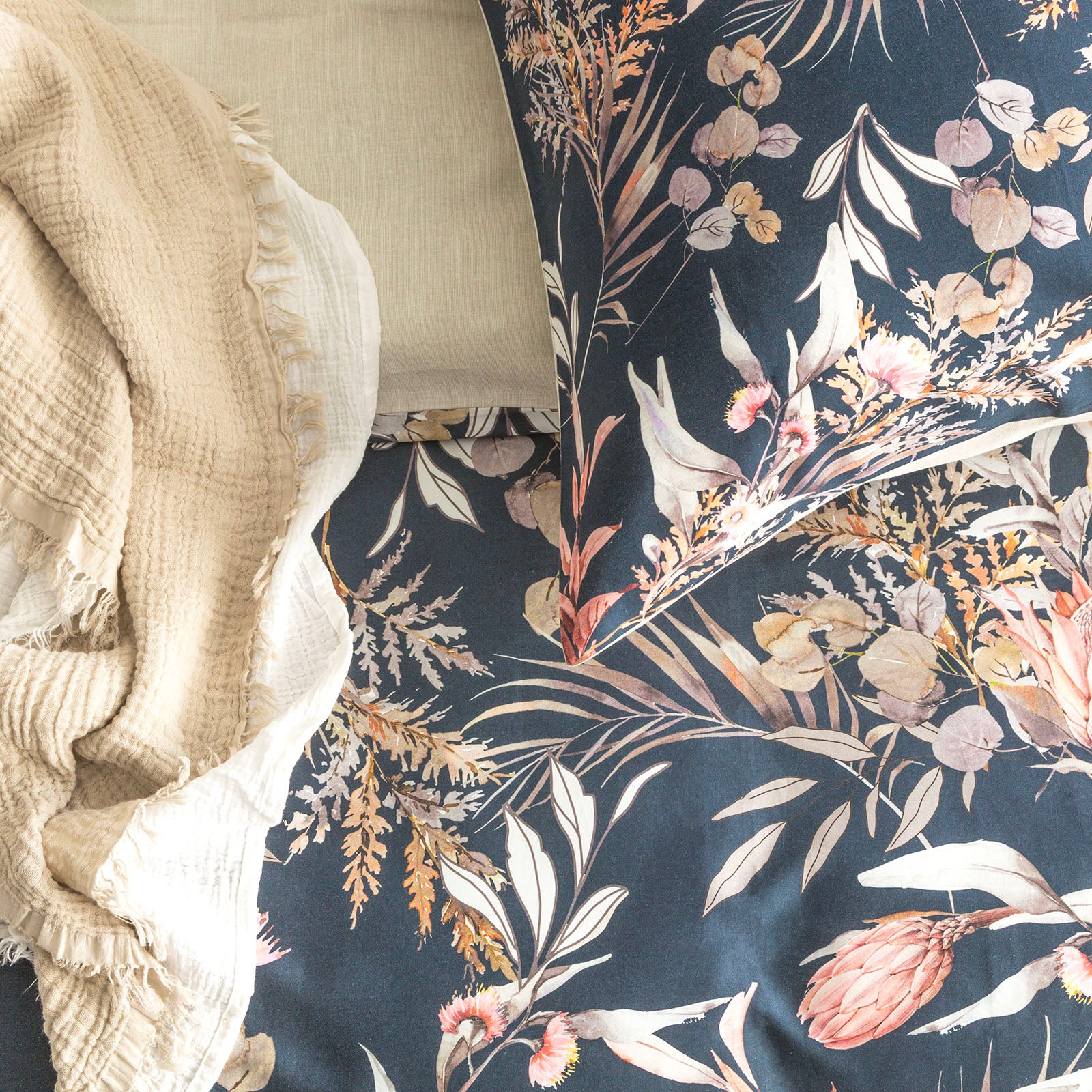 Renee Taylor 300 TC Cotton Reversible Quilt cover Set - Waratah Midnight Renee Taylor