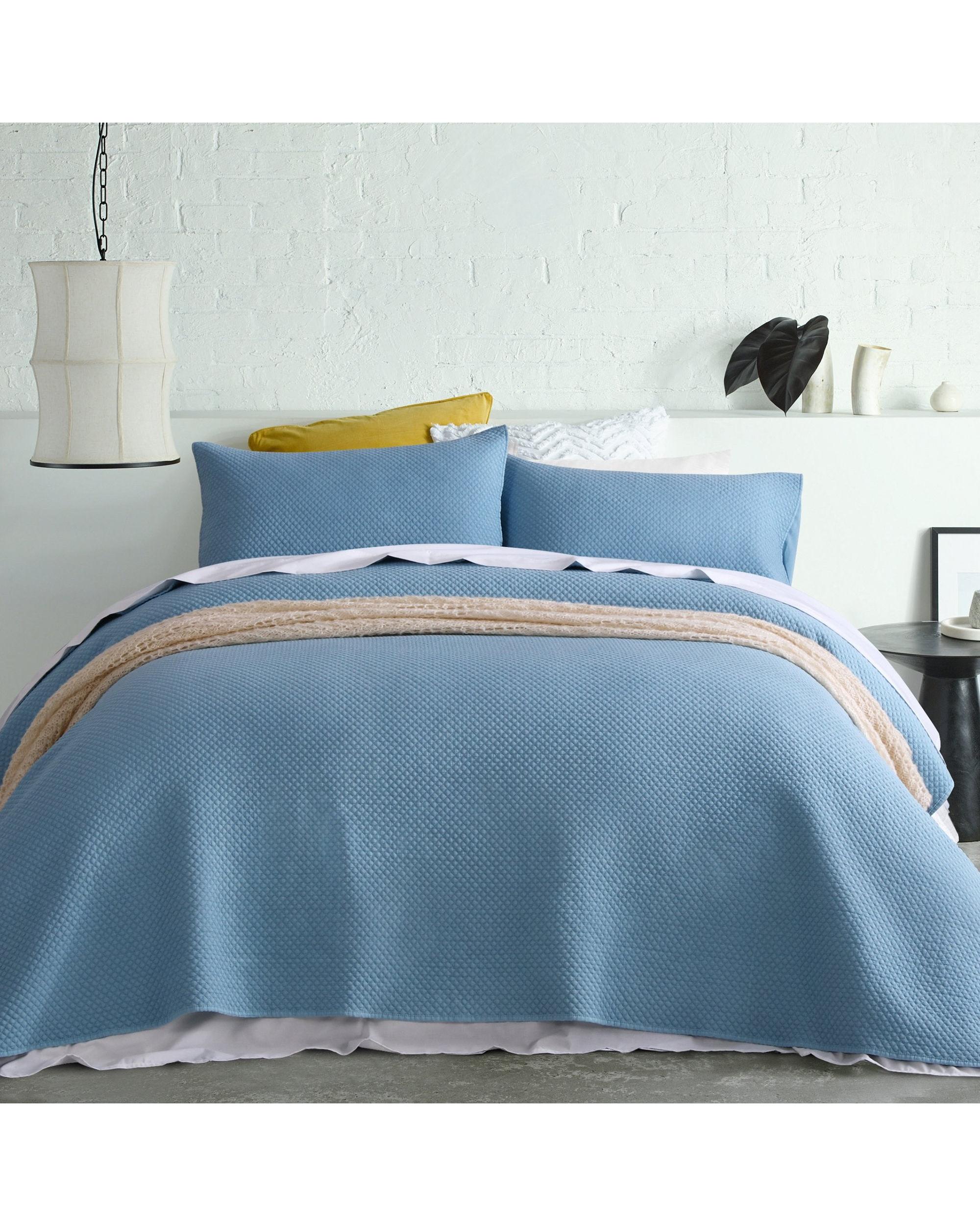 Accessorize Blues Dexter Coverlet Set - Queen/King Accessorize