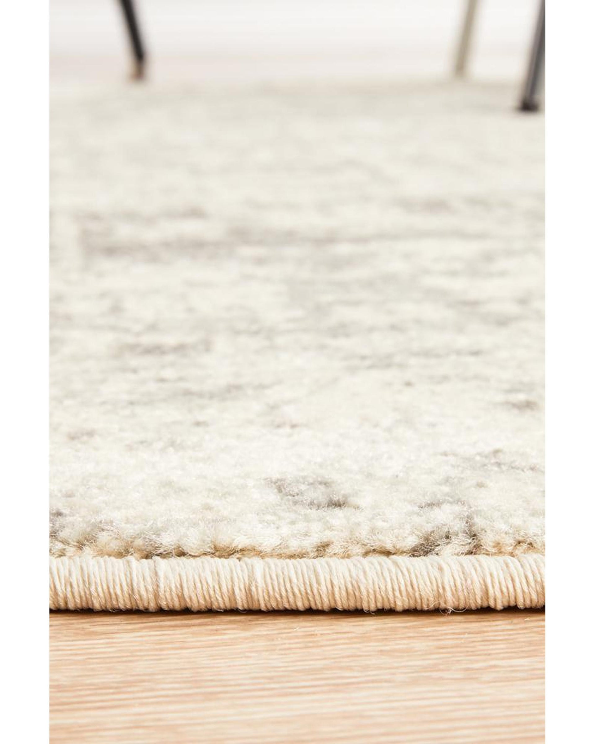 Evoke Dream White Silver Transitional Round Rug Rug Culture