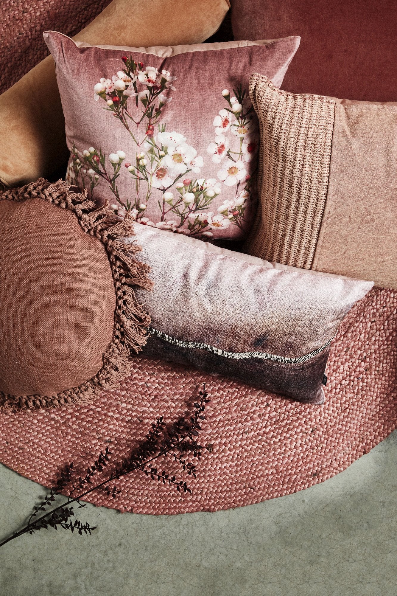 Vintage Design Benton Pink Round Jute Rug Vintage Design