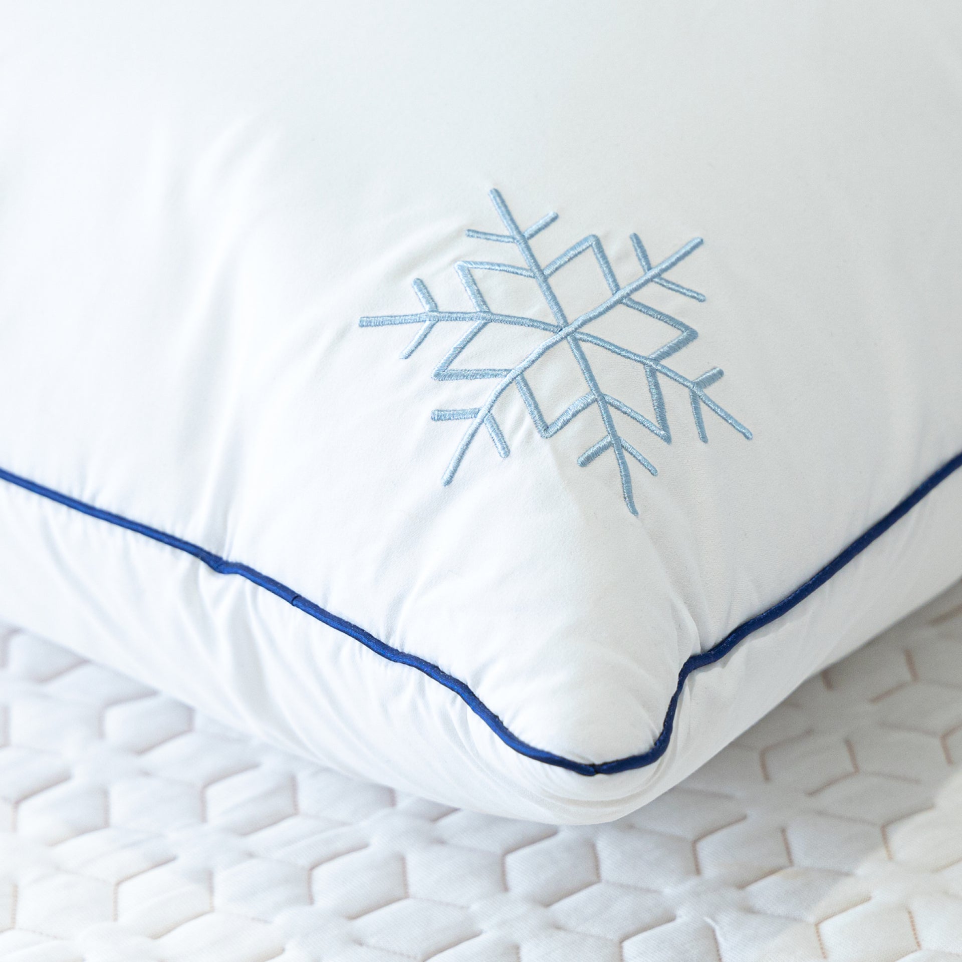 Moonshadow Adjustable Cube Thermocool Pillow Moonshadow