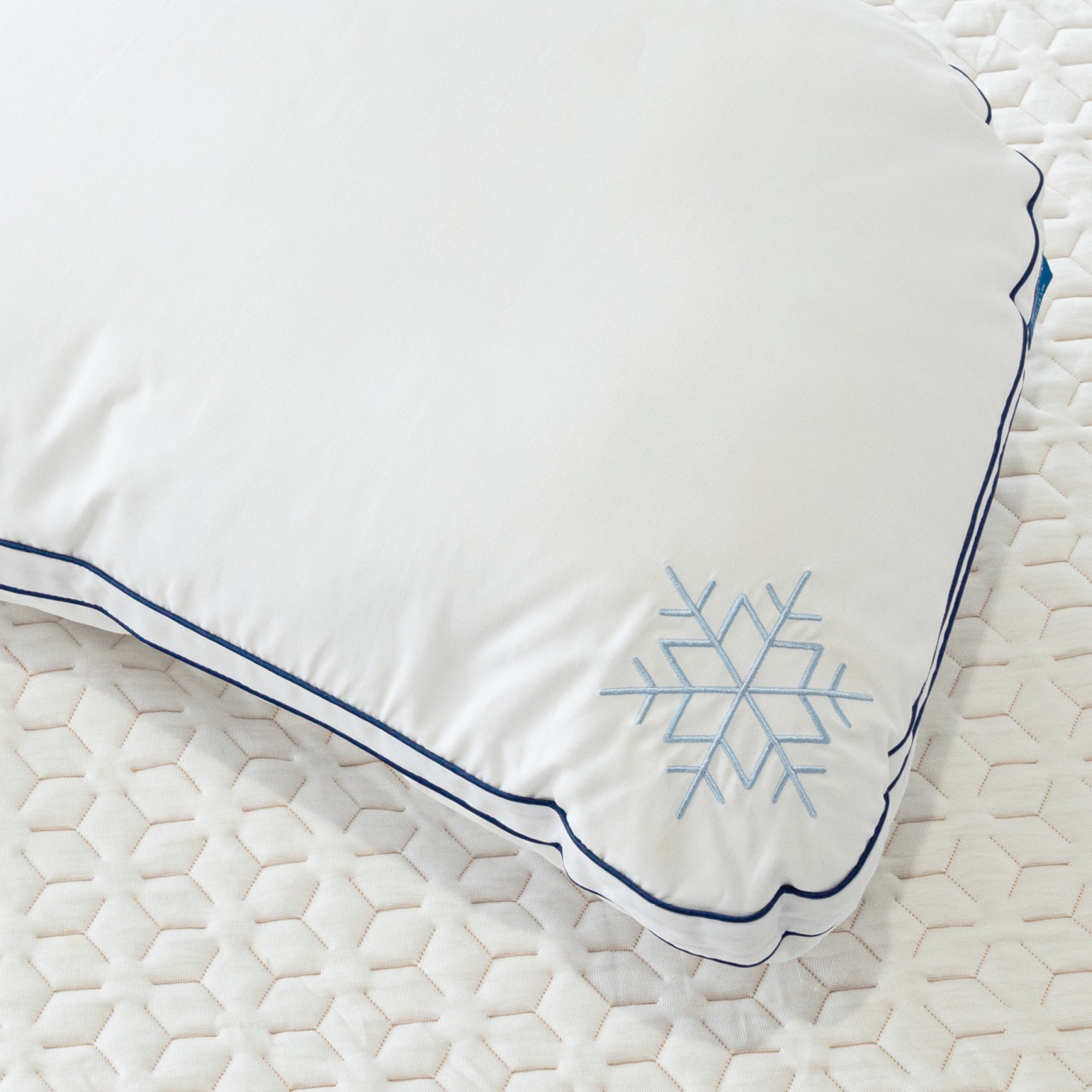 Moonshadow Contoured Thermocool Pillow Moonshadow