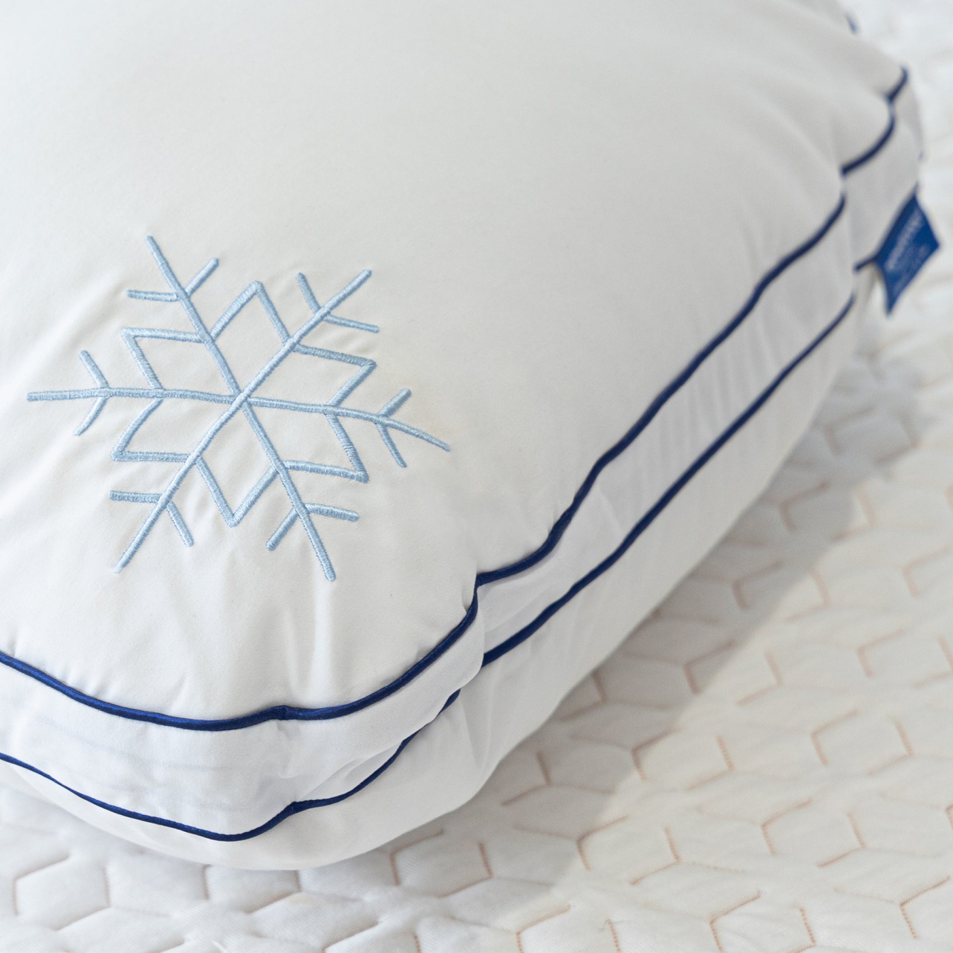 Moonshadow Contoured Thermocool Pillow Moonshadow