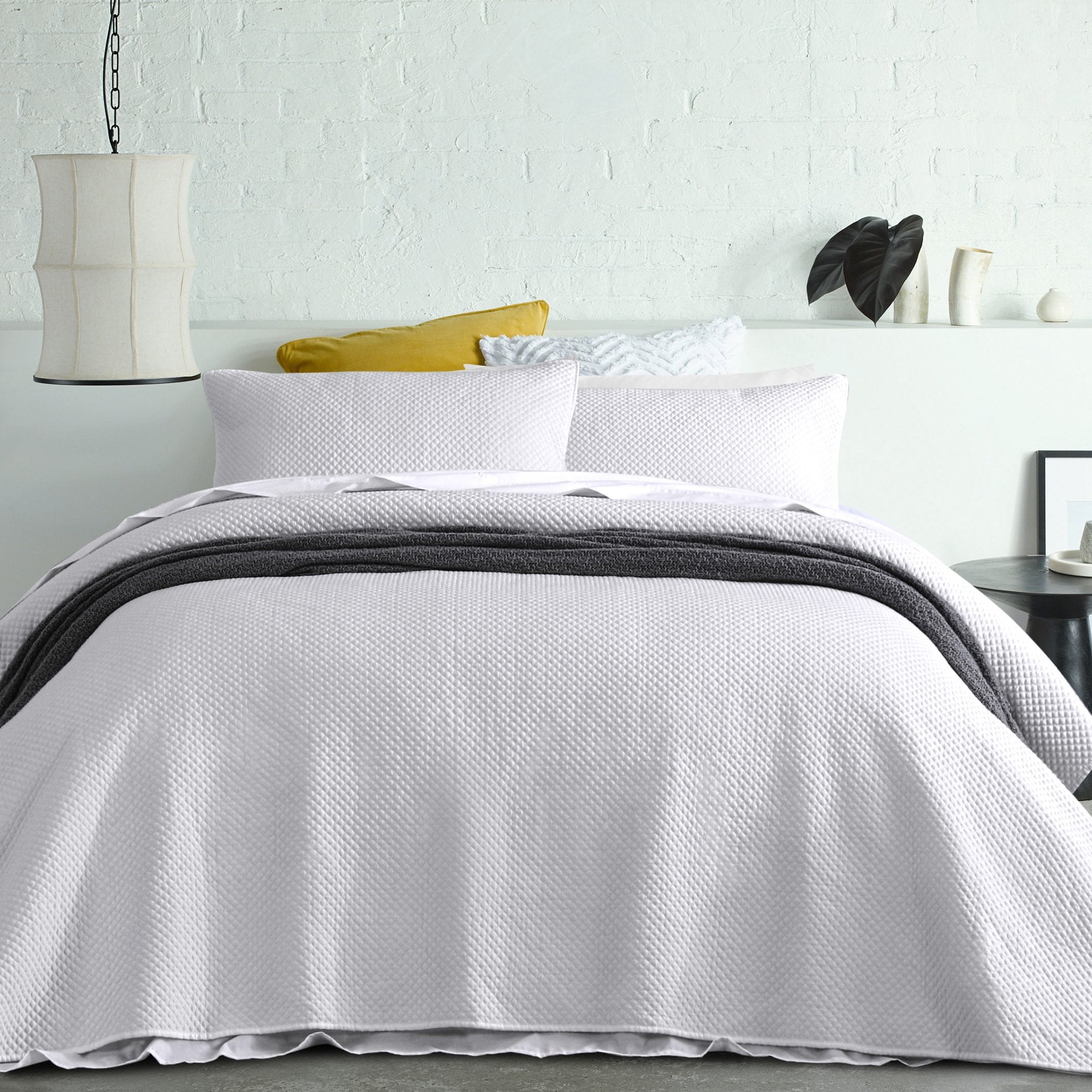 Accessorize White Dexter Coverlet Set - Queen/King Accessorize