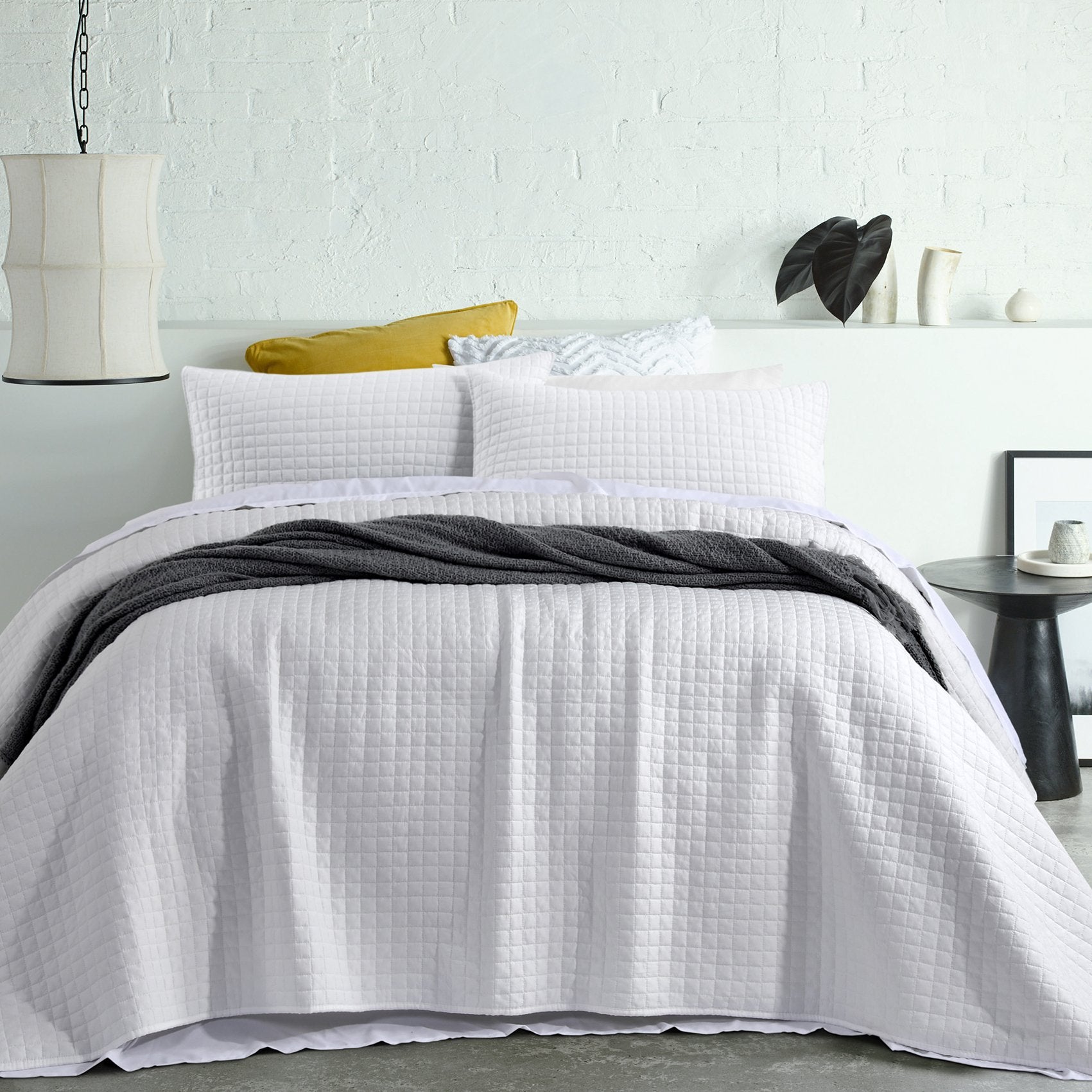 Accessorize White Zane Coverlet Set - Queen/King Accessorize
